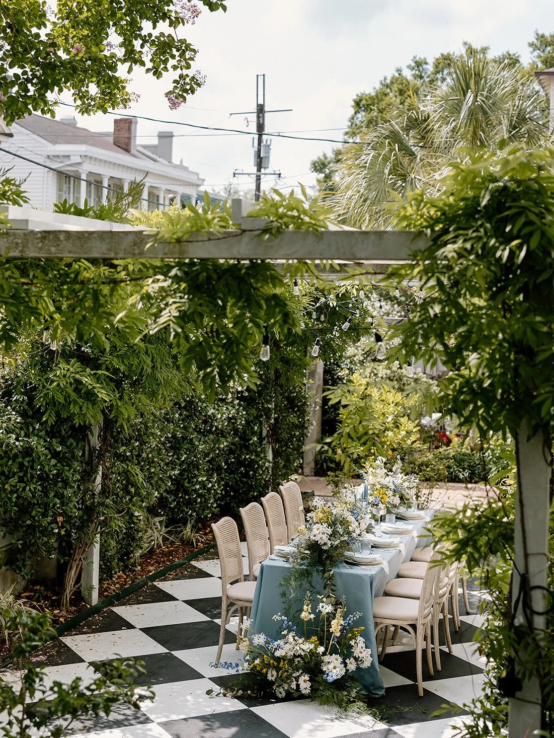 Any one else garden party wedding obsessed? WE ARE🤭

Soft florals, intentional details, and that effortless garden party feel that truly set the tone of the night. The design of our dreams came to life.✨
-
Retreat: @styledwildretreats⁠
Host/Photogra