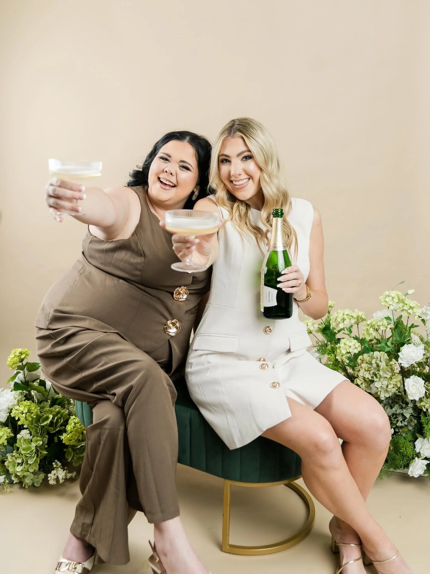 Merry Christmas from Lindsey &amp; Averi at Bon Temps.🤍✨

This season has us feeling especially grateful for the couples who trusted us with their big day, the moments we were honored to be part of, and the memories that will stay with us long after