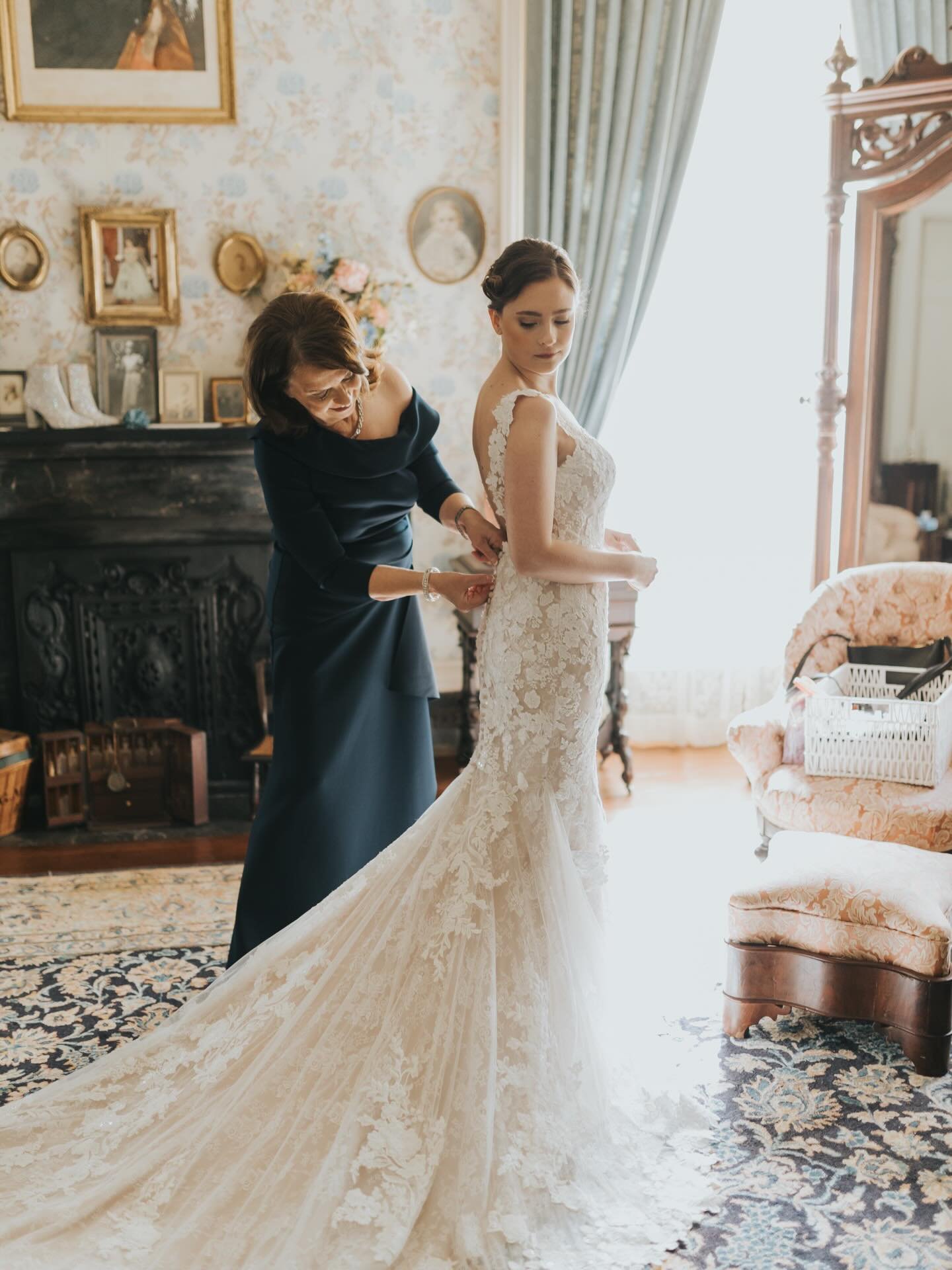 The best wedding dress decision is a simple one: choose the gown that makes you feel confident and comfortable.🤍

When you love what you&rsquo;re wearing, everything else feels easier.✨
-
Venue: @lansdowneplantation 
Photographer: @jordanblanchardd
