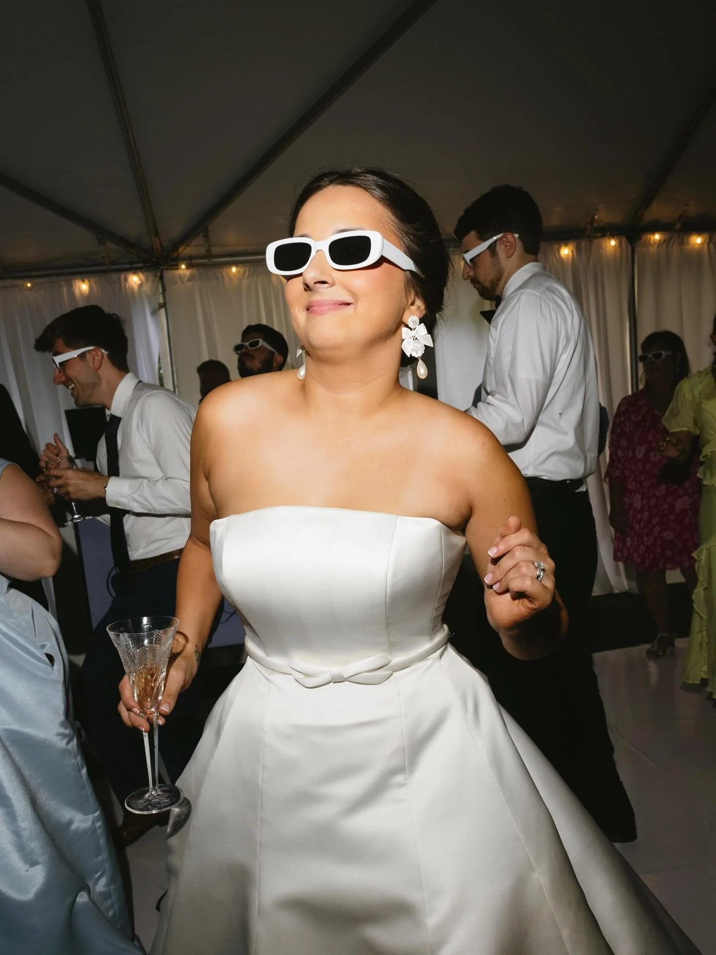 Sunnies on, party on😎

Anyone else grabbing sunglasses for your guests at the reception?💃🏽🪩✨
-
Photography: @madelinebricephoto
Planning: @bontemps.eventplanning
Reception Venue: @thegilmourbr
Videographer: @toneweddings
Entertainment: @geauxbige