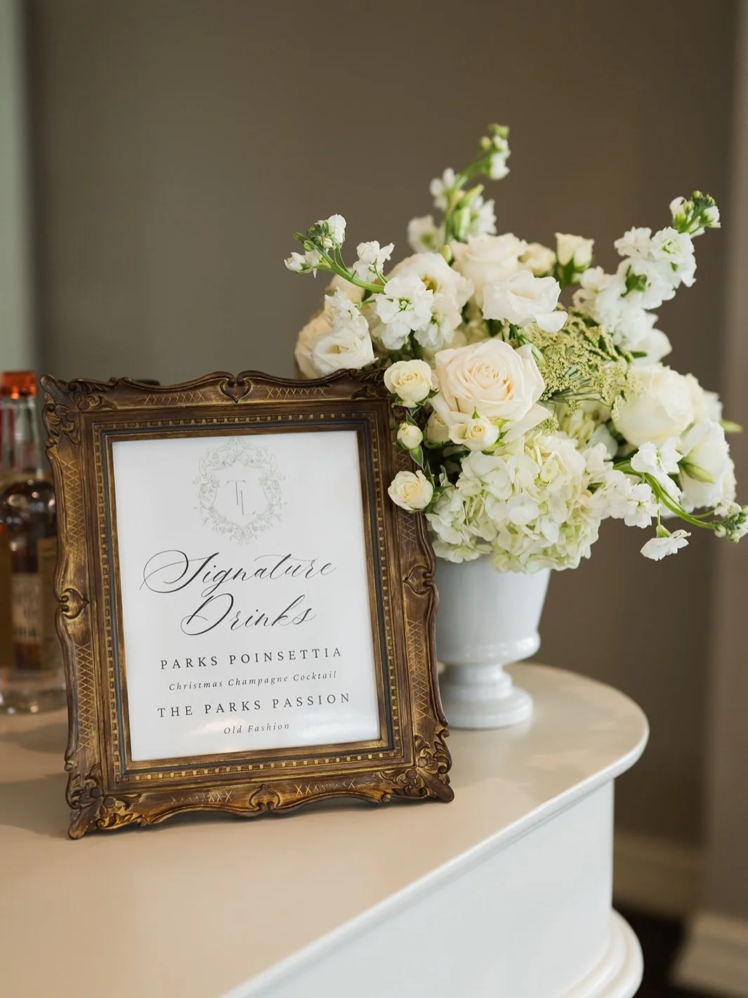 We loveeee a wedding crest 🤍

It&rsquo;s one of our favorite ways to tie a whole wedding together. From the cake to the dance floor, signage to the  drink stirrers, it shows up everywhere in a way that feels so cohesive and intentional.

It&rsquo;s 