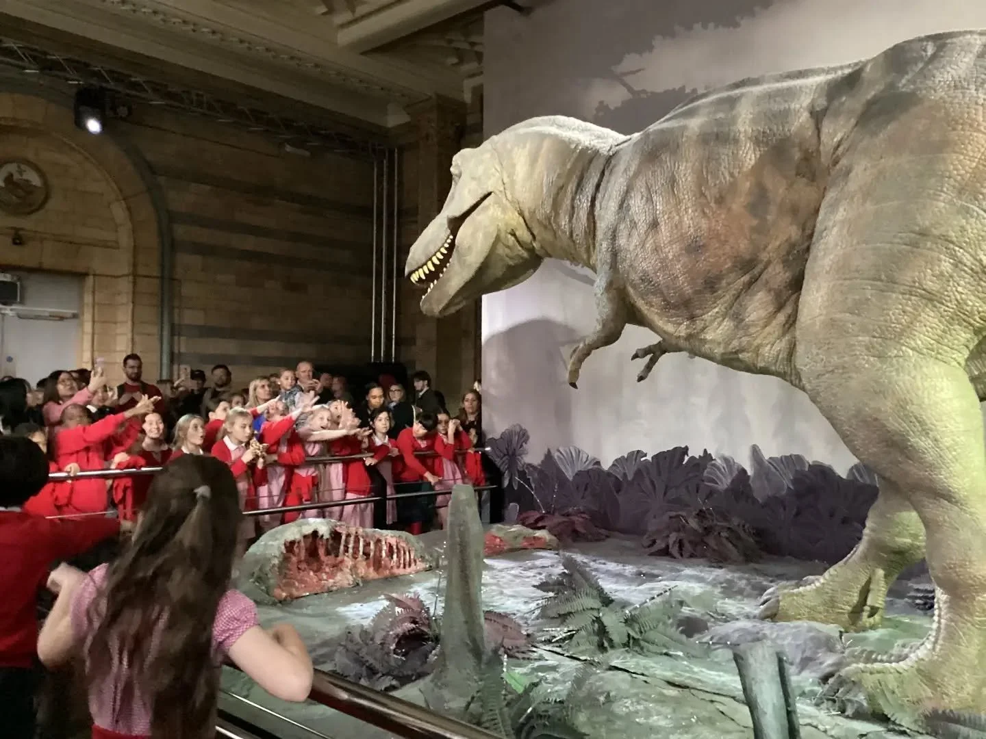 🦕🌍 Year 4 enjoyed an incredible trip to the Natural History Museum last week bringing their classroom learning to life through another truly immersive experience!

From exploring fascinating dinosaur skeletons and learning about fossils, evolution,