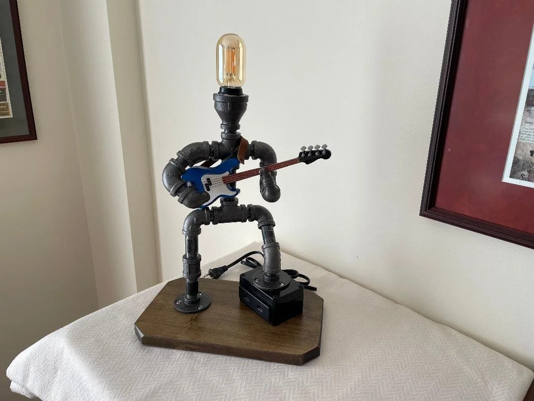 310 The Fender Bass Player.jpg