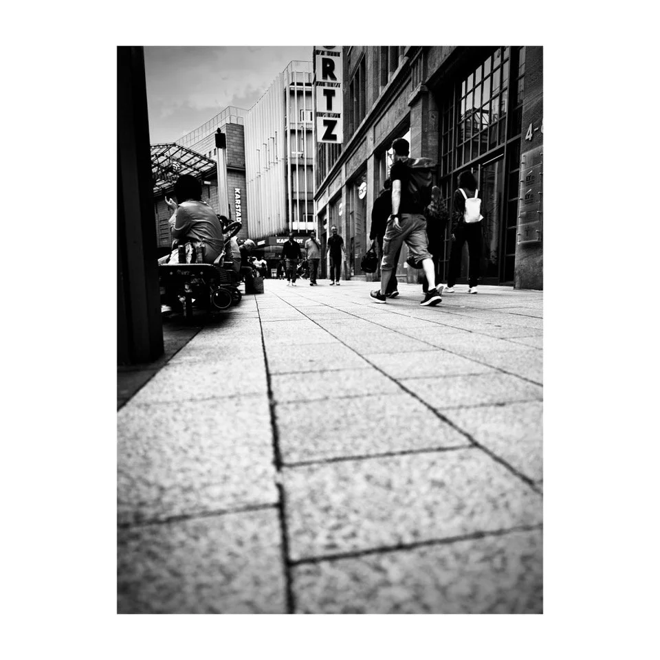 Foto #2, 2025, 42 x 32 cm, gerahmt, signiert,
monatl. Leasingpreis 15 € zzgl. Pauschale

