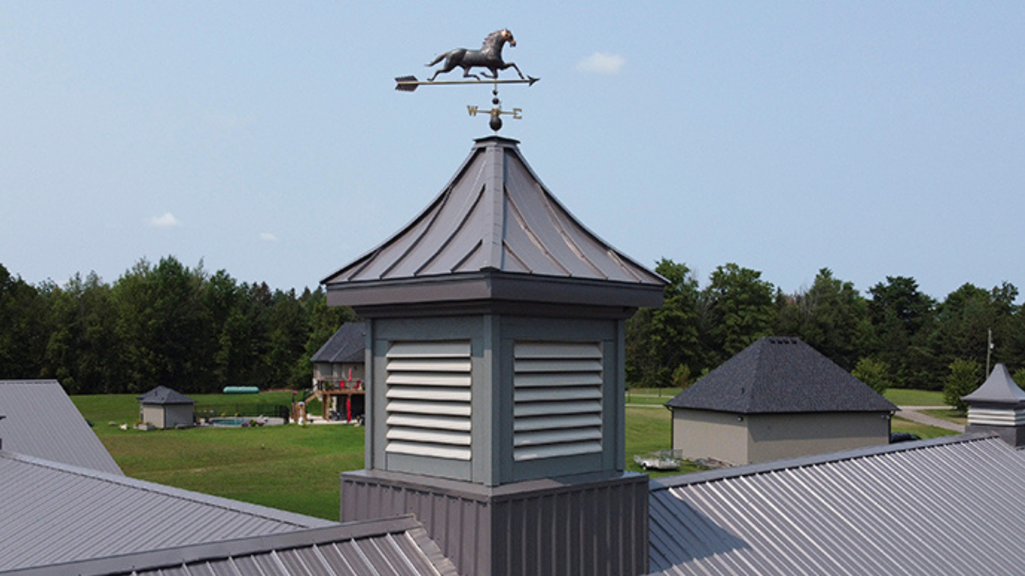 Roof Cupola Installation: Decorative Elements for Villa Ridge Homes