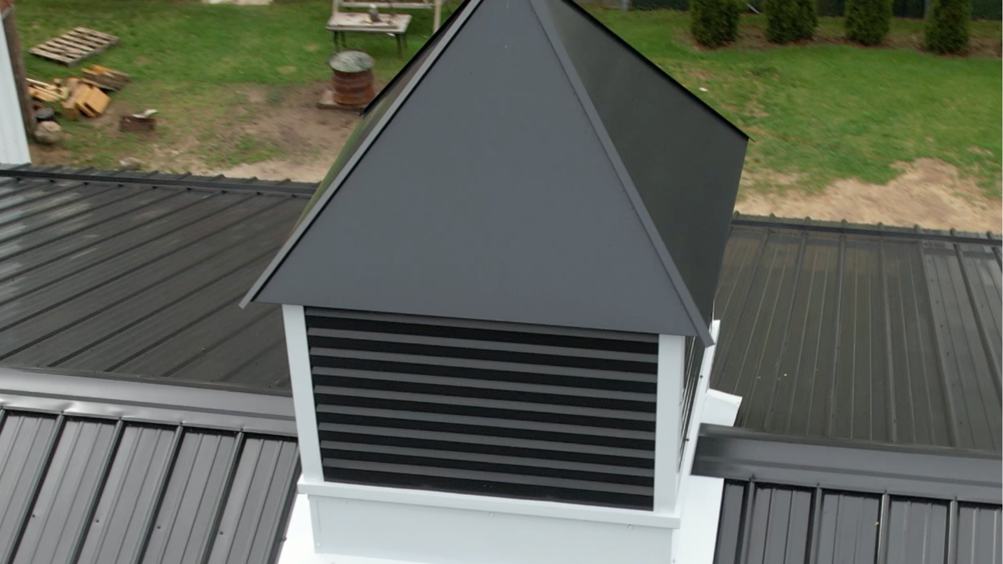 Roof Cupola Installation: Decorative Elements for Villa Ridge Homes