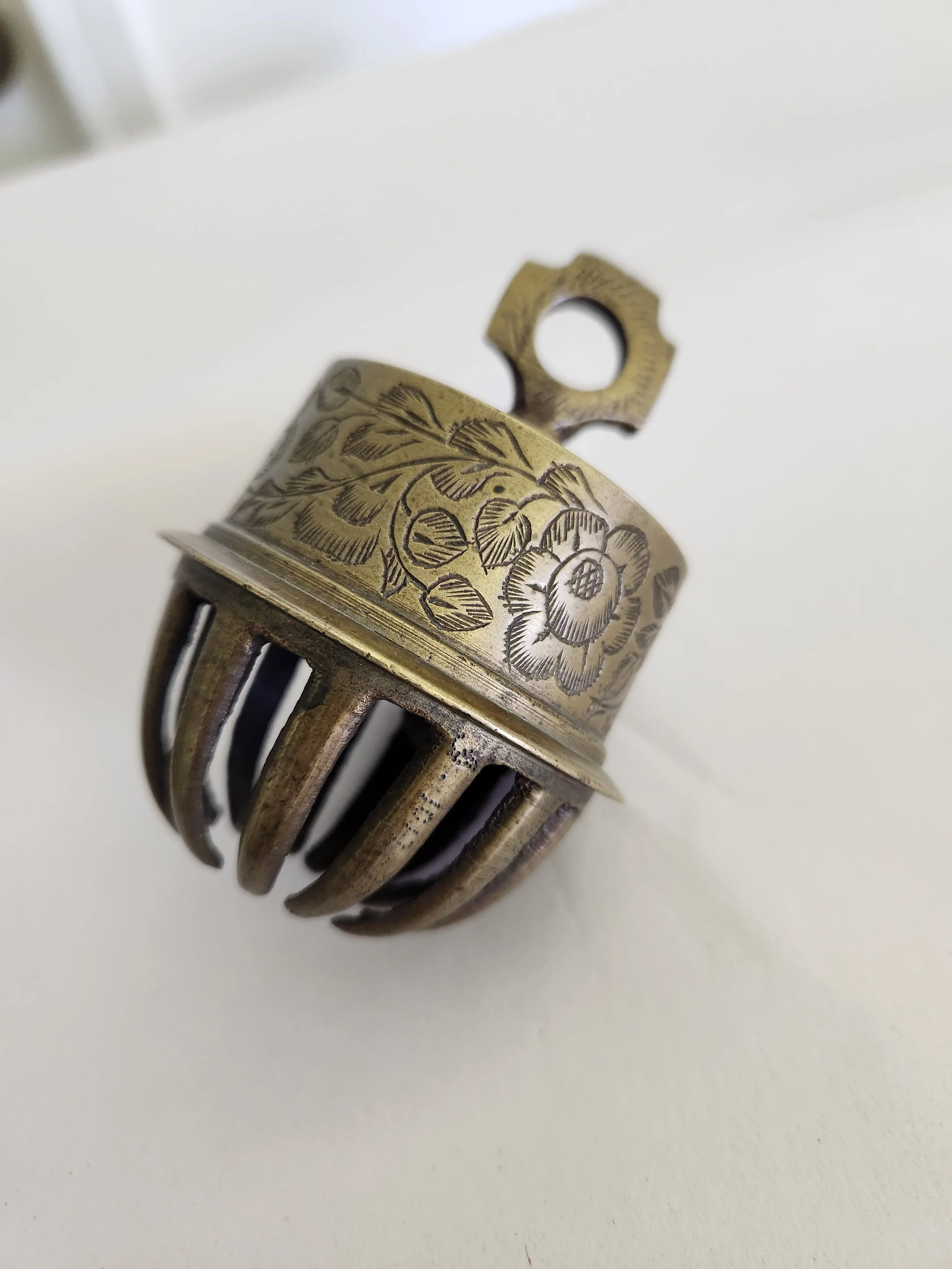 Claw bell side view.jpg