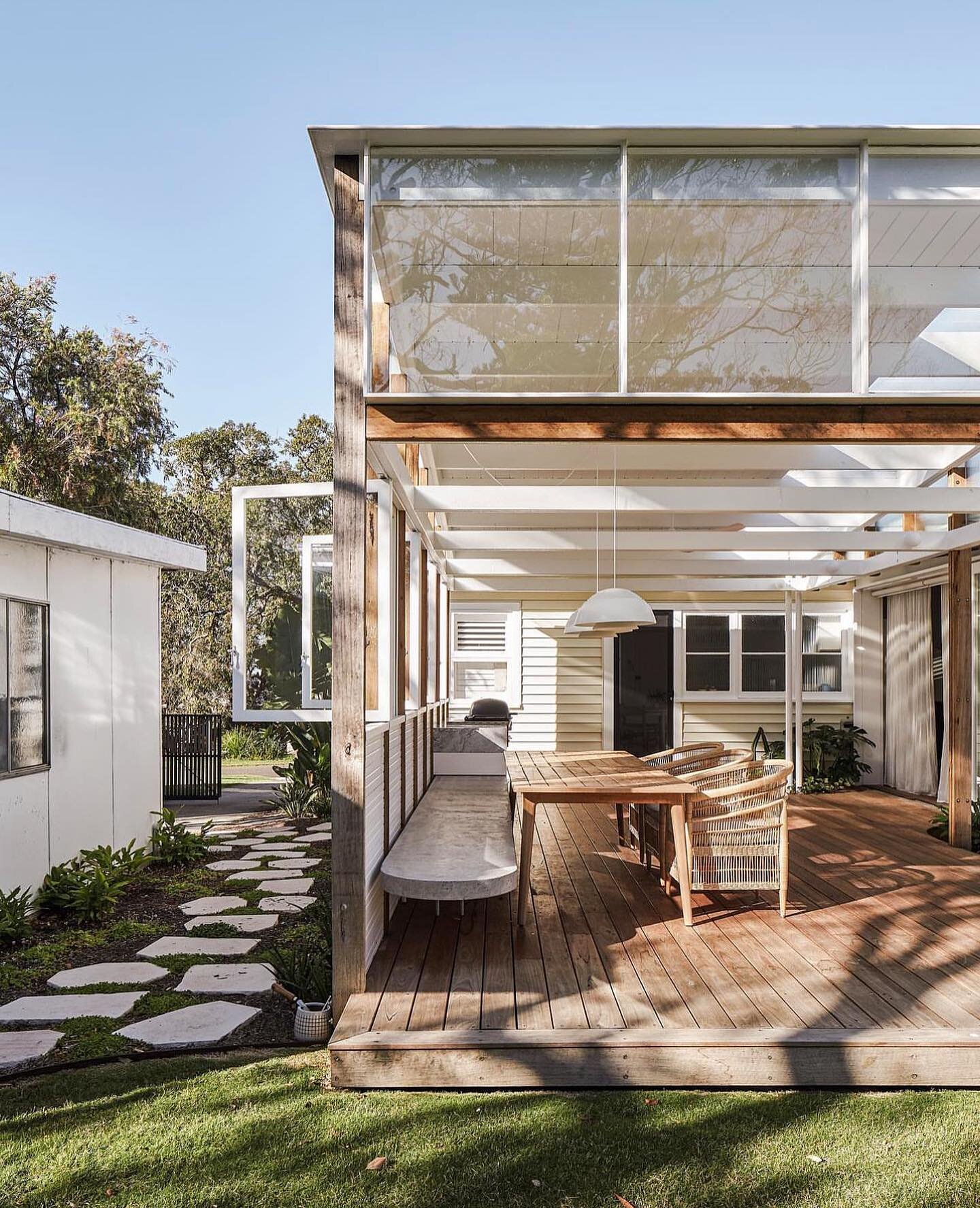 Converted beach shack but make it cool. 🤙🏻 Stay Awhile @cocoatculburra 

Unwind at Coco at Culburra, a charming modern beach shack blending 1950s nostalgia with every contemporary comfort. 🌊 Newly renovated, this 3-bedroom haven boasts air con, a 