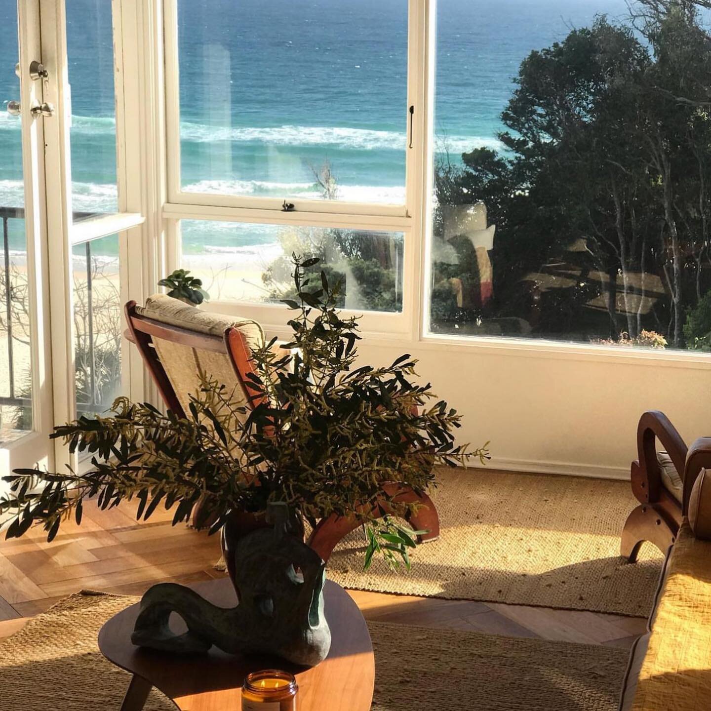 The perfect retro abode, right on the beachfront&hellip; Stay Awhile @thepaintedviewkirra - an ocean lovers renovated retreat filled with bespoke objects and handmade wares, created by local Gold Coast artists.