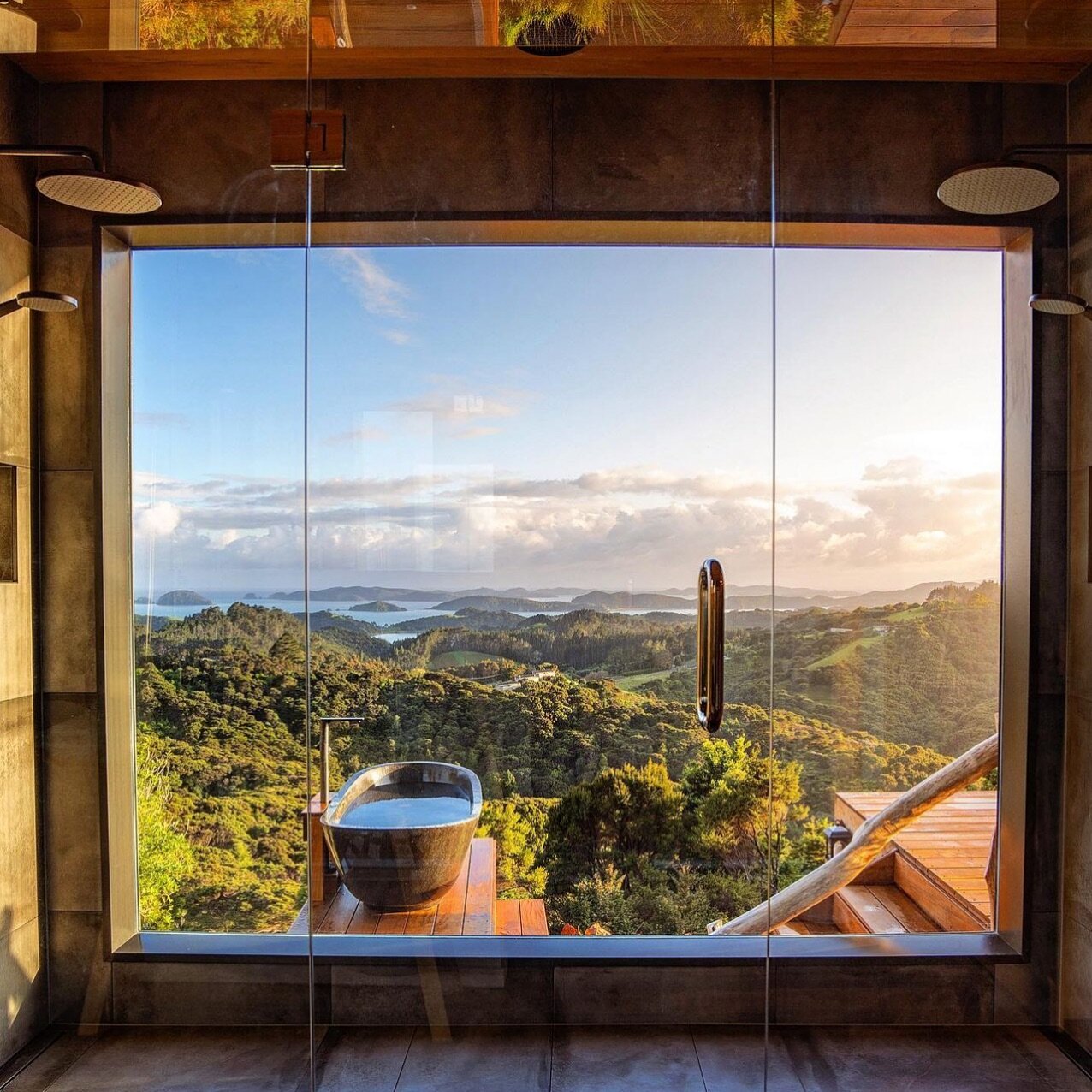 Stay Awhile @elevate_bay_of_islands 🌱 

Imagine a canvas painted with valleys, vineyards, forests, islands, bays, and the vast ocean - all in one breathtaking panoramic view.

🏡 Step inside the cabin, where luxury meets nature. Tasmanian hardwood f