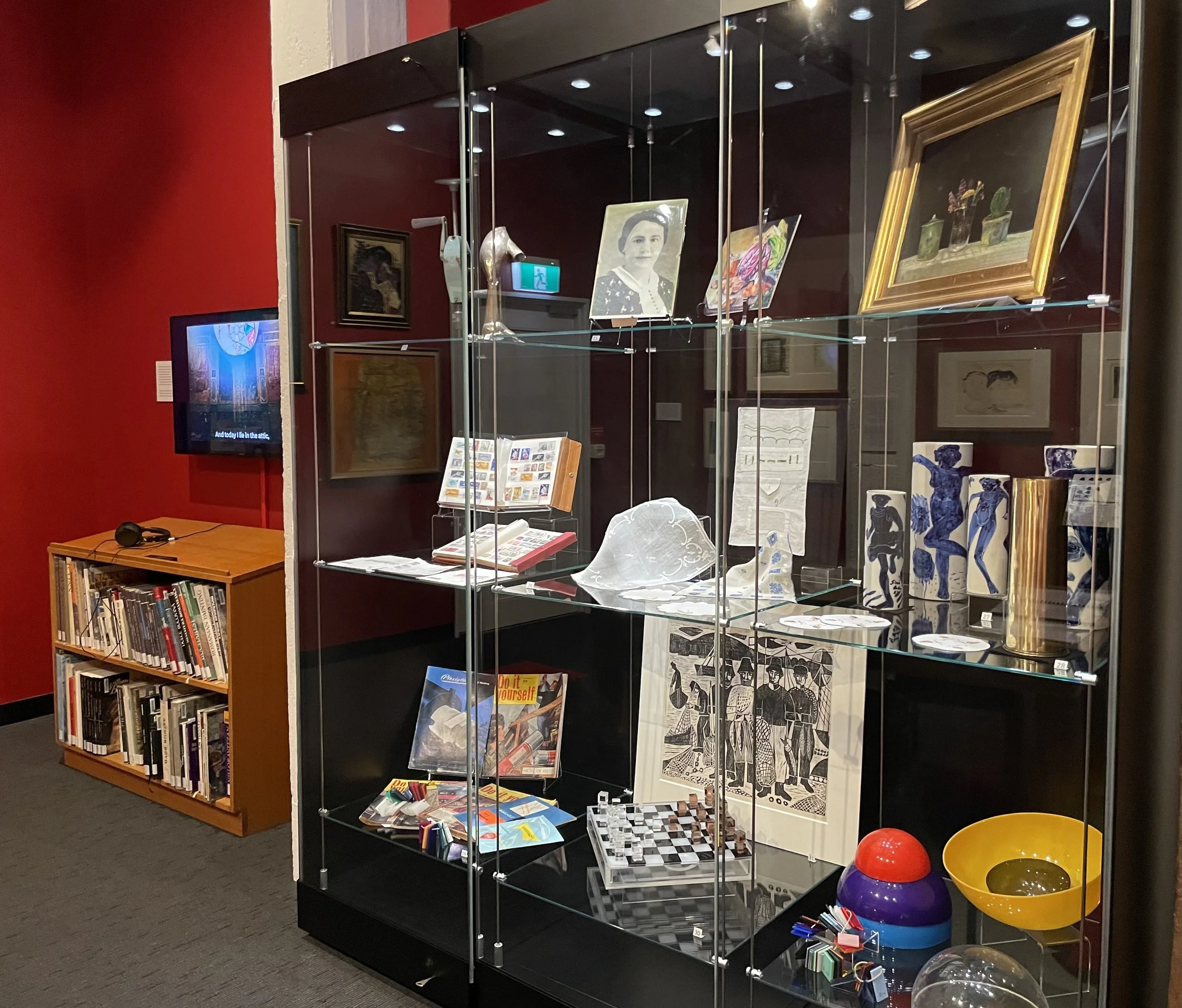 Curiosity cabinet