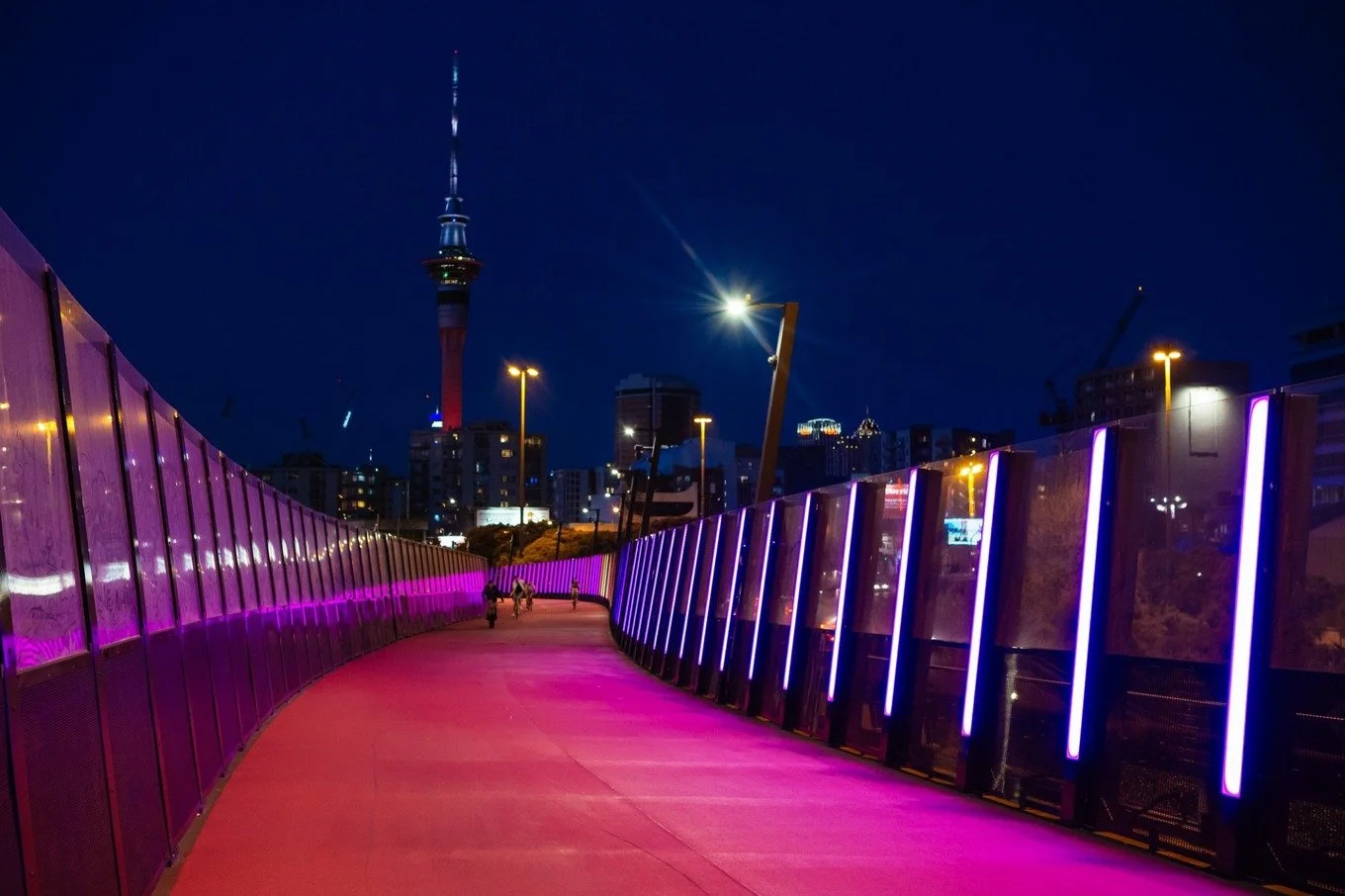 Kahukura tāwhana ki te rangi He poro whakahakoko