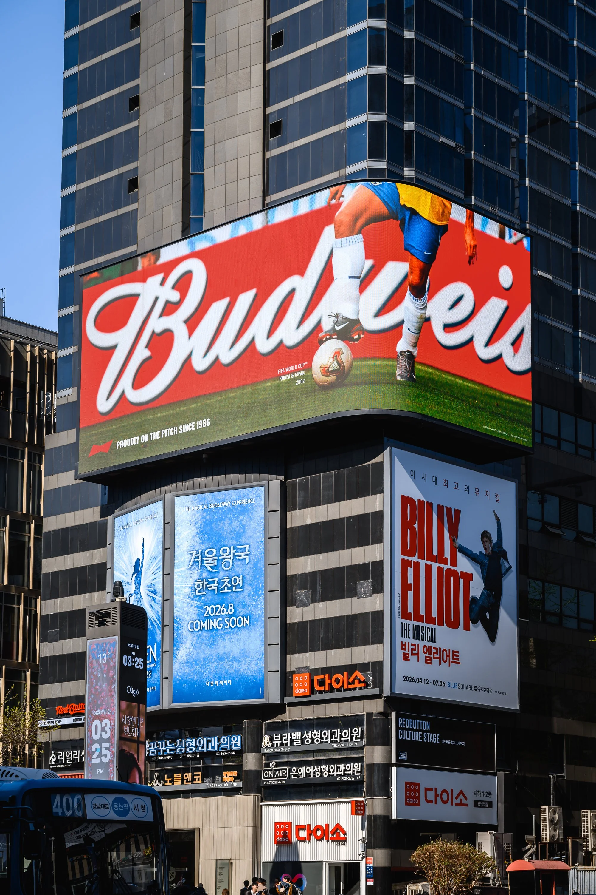 Budweiser_Proudly_OOH_Korea.jpg