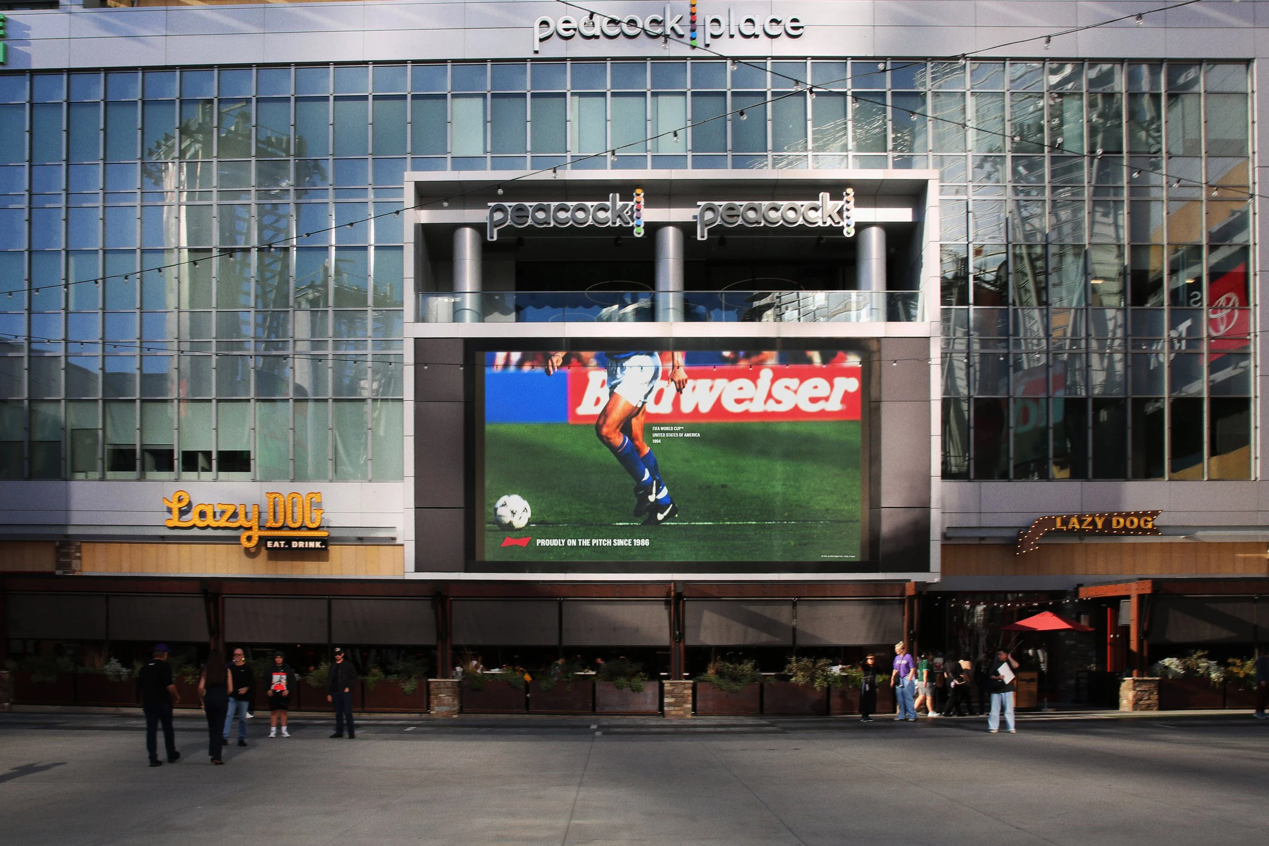 Budweiser_Proudly_OOH_USA.jpg