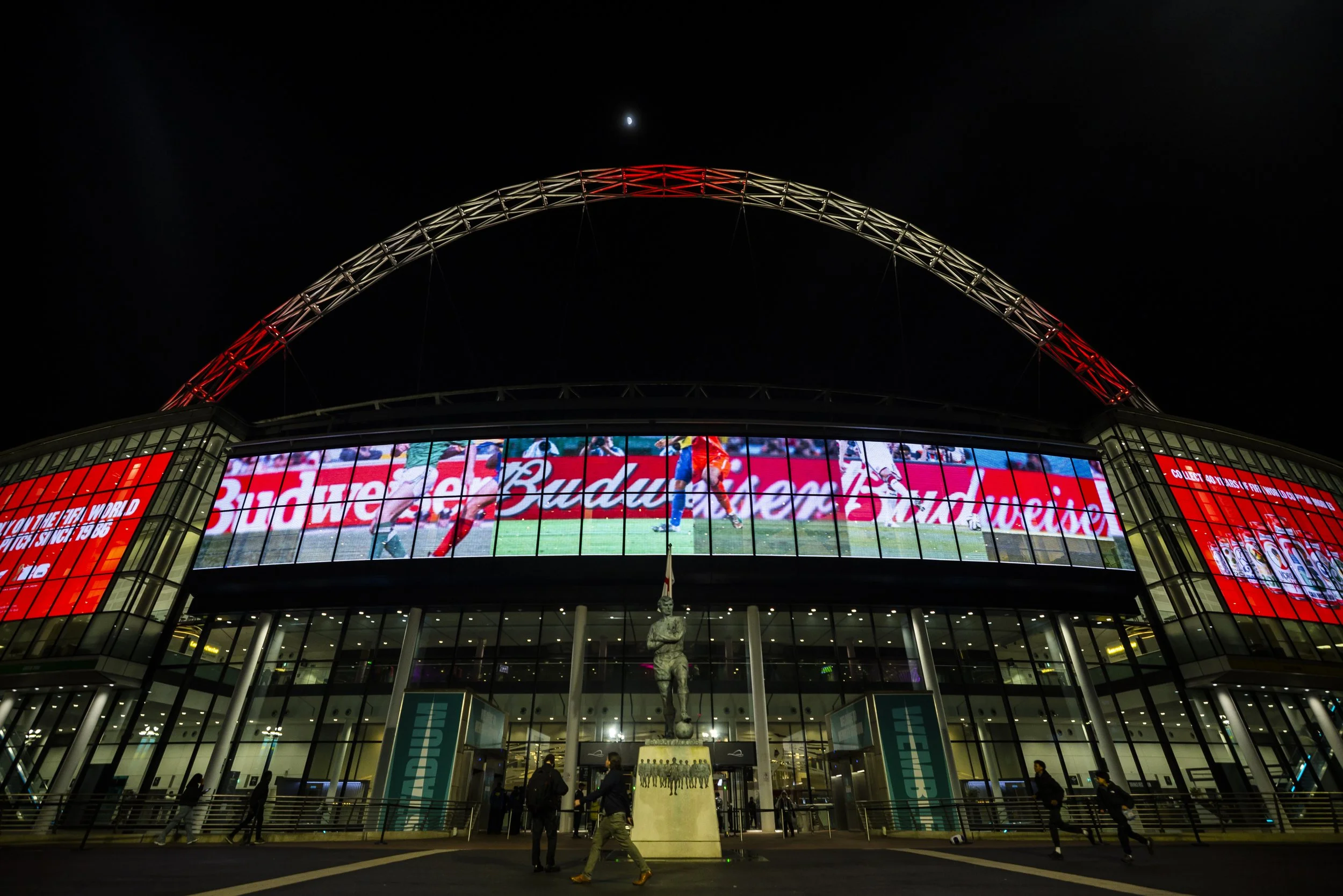 Budweiser_Proudly_OOH_Wembley.JPG