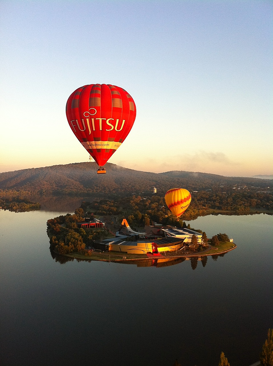 Fujitsu Hot Air Balloon Over National Gallery.jpeg