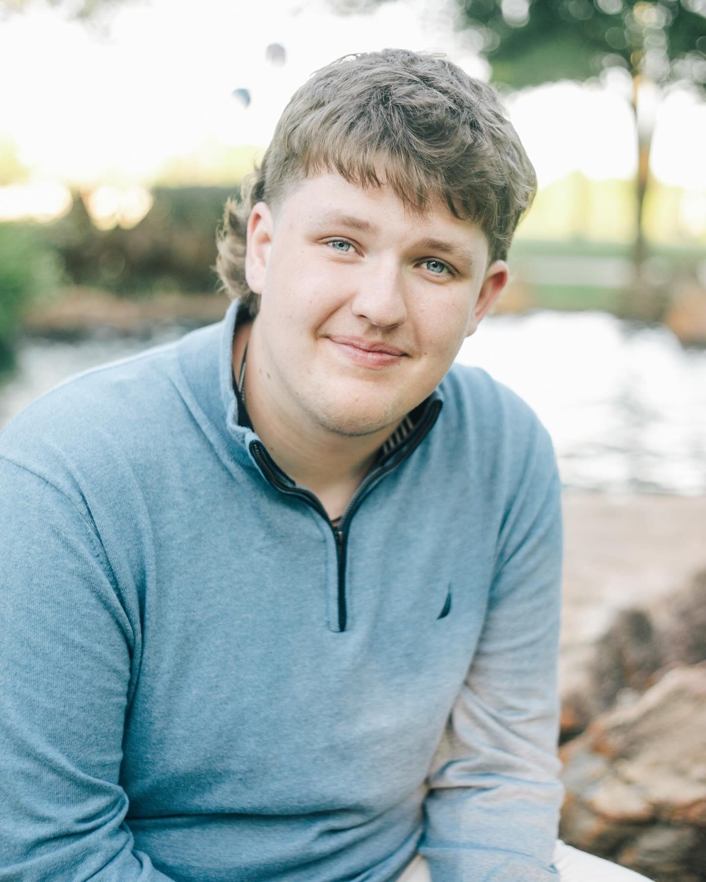 It&rsquo;s senior season! Congratulations to Cameron on your upcoming high school graduation! 🧑&zwj;🎓 

It&rsquo;s not too late to book your own senior session &mdash; get them in before it gets hot! ☀️ 

Message me for more details 📬

#sugarlands