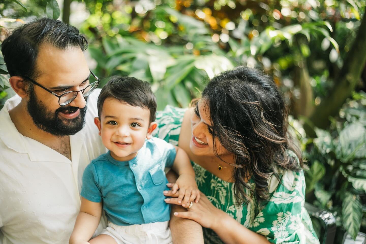 Big cheesin&rsquo; from this little guy! Absolutely loved visiting the butterfly room of the Houston Museum of Natural Science for @suriodhav&rsquo;s maternity photos! Way more to share from this gorgeous session! 🦋🌿

#houstonfamilyphotographer #ho
