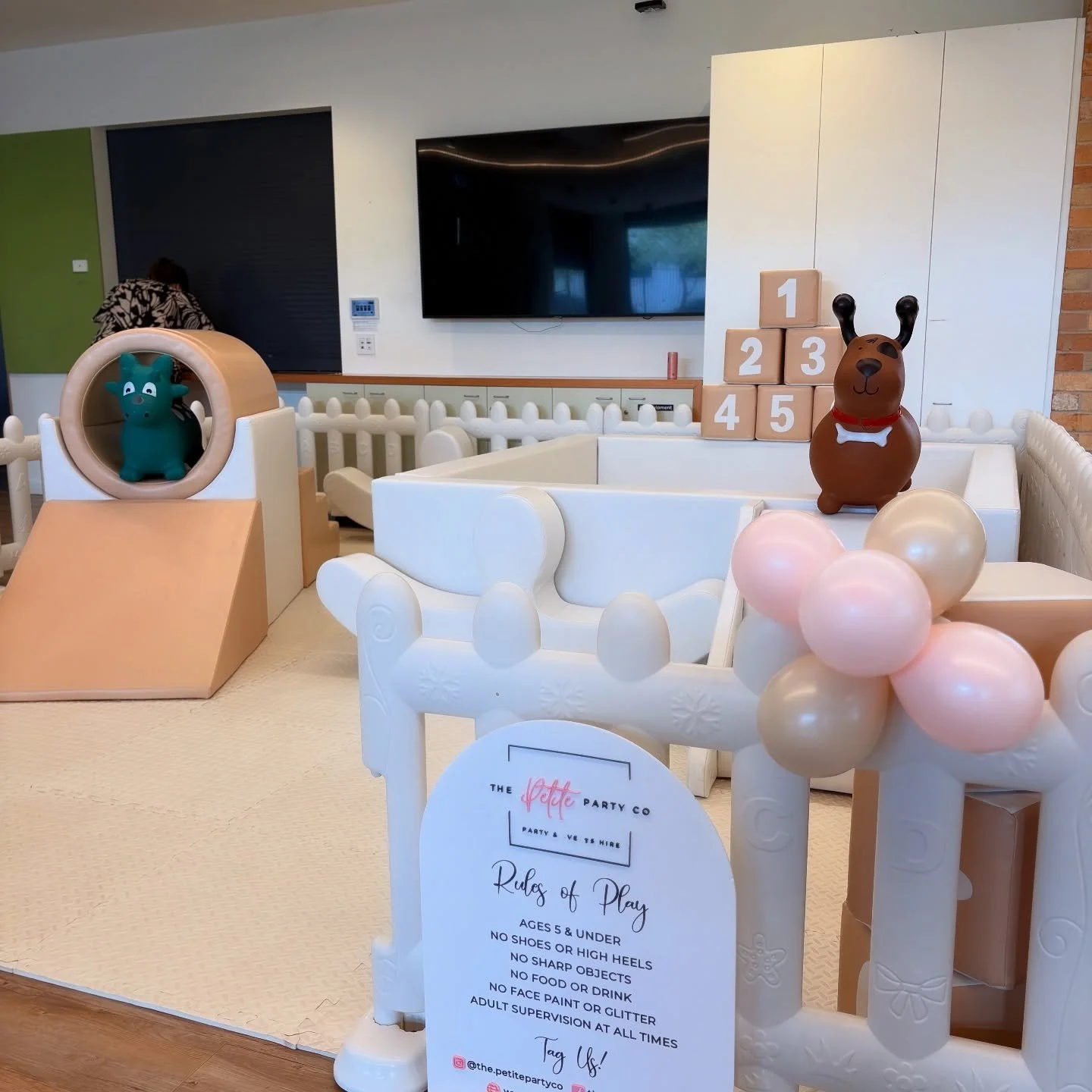 Layla&rsquo;s Fairy First birthday 🧚🦋

Feat. Our Medium Nude Tunnel package.

#softplay #toddlerparty #ballpithire #partyhiremelbourne #kidspartyideas #kidssoftplay #partyhiremelbourne #softplayrental #playequipment #softplaymelbourne