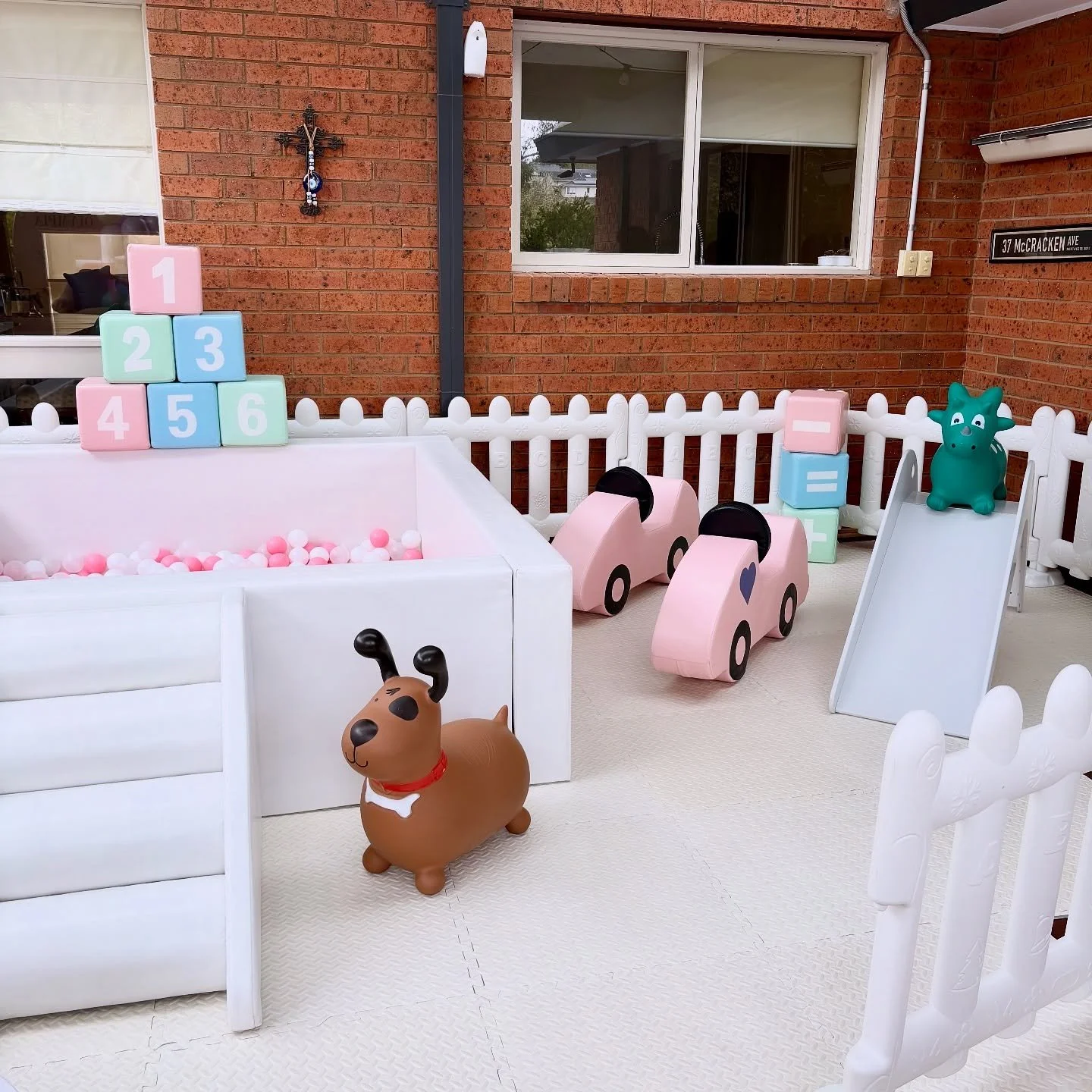 🦋 Olympia&rsquo;s big day made extra sweet with our Pastel Small Package 💕🎈 

#softplay #toddlerparty #ballpithire #partyhiremelbourne #kidspartyideas #kidssoftplay #partyhiremelbourne #softplayrental #playequipment #softplaymelbourne