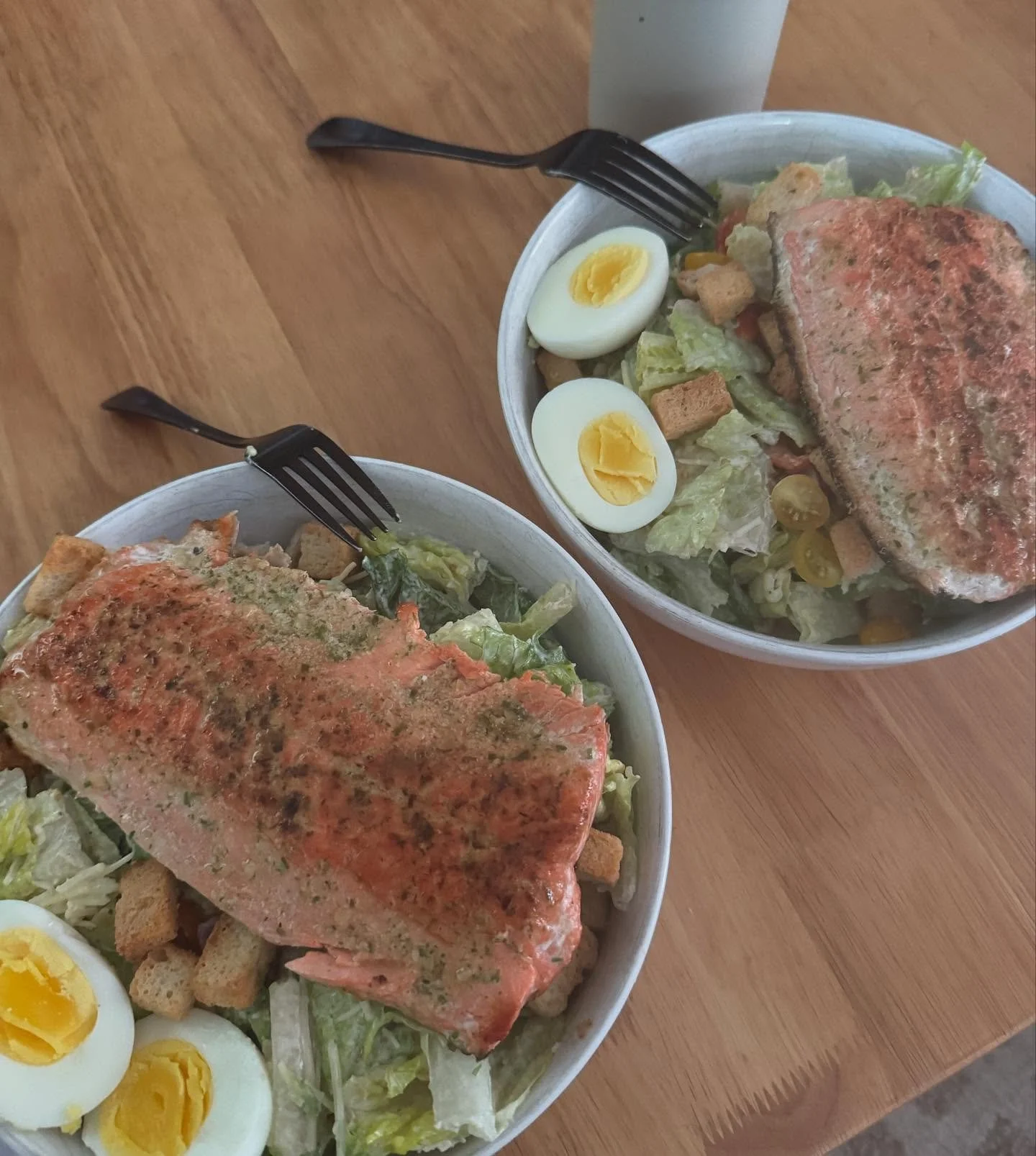 Whipped up the family&rsquo;s favorite salmon caesar salad for dinner tonight! Added in a boiled egg (slightly soft) for extra protein. Wifey is under the weather so beefing up that immune system.💪🏽🥗🐟