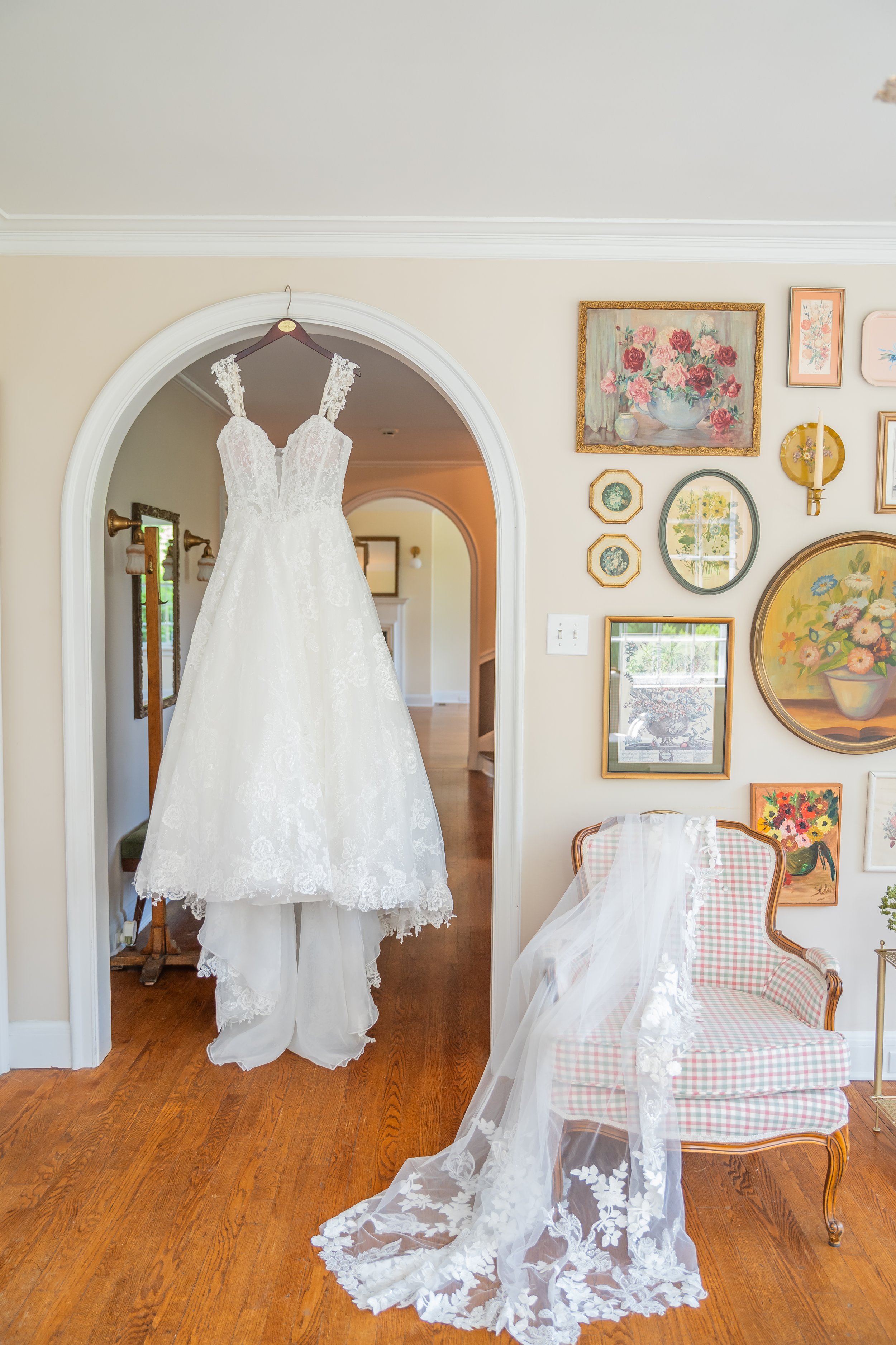 bridal details at the Kincaid House in Clinton, TN