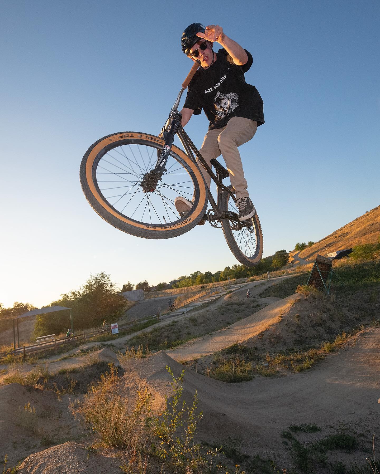 @boisebikepark evening sesh. 

Life has been keeping me busy lately. Stoked to get some action photography in. 

#boise #dirtjump #bikepark