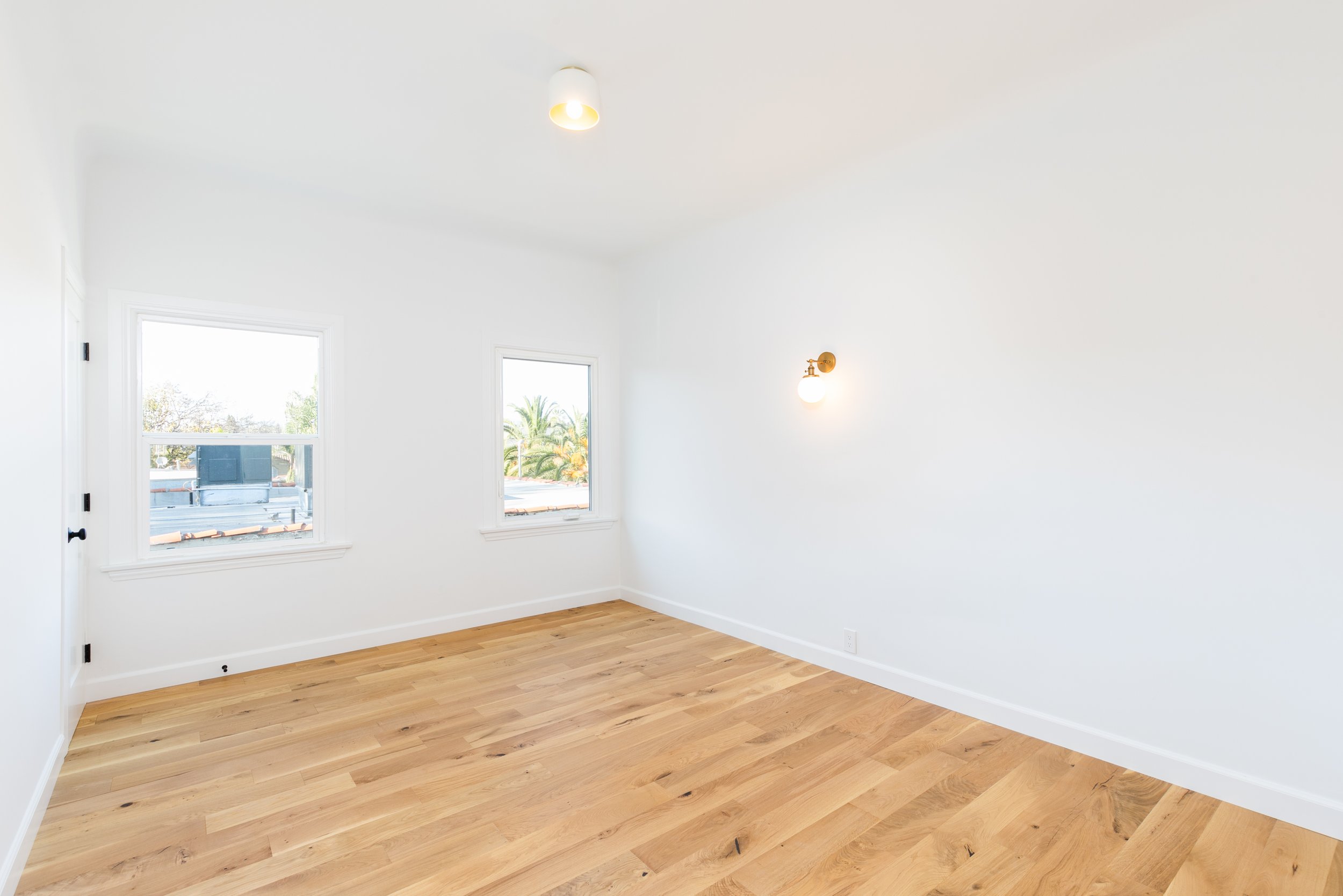 14 - Interior 2822 1_2 Wellington.jpg