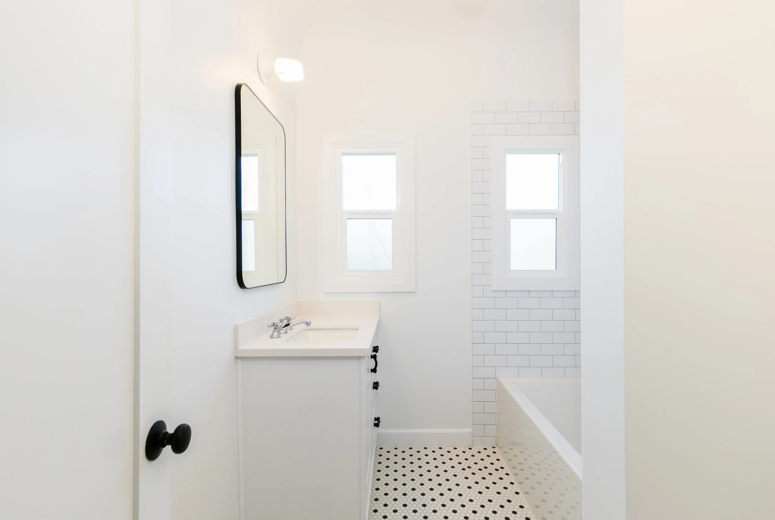 18 - Interior 2822 1_2 Wellington.jpg