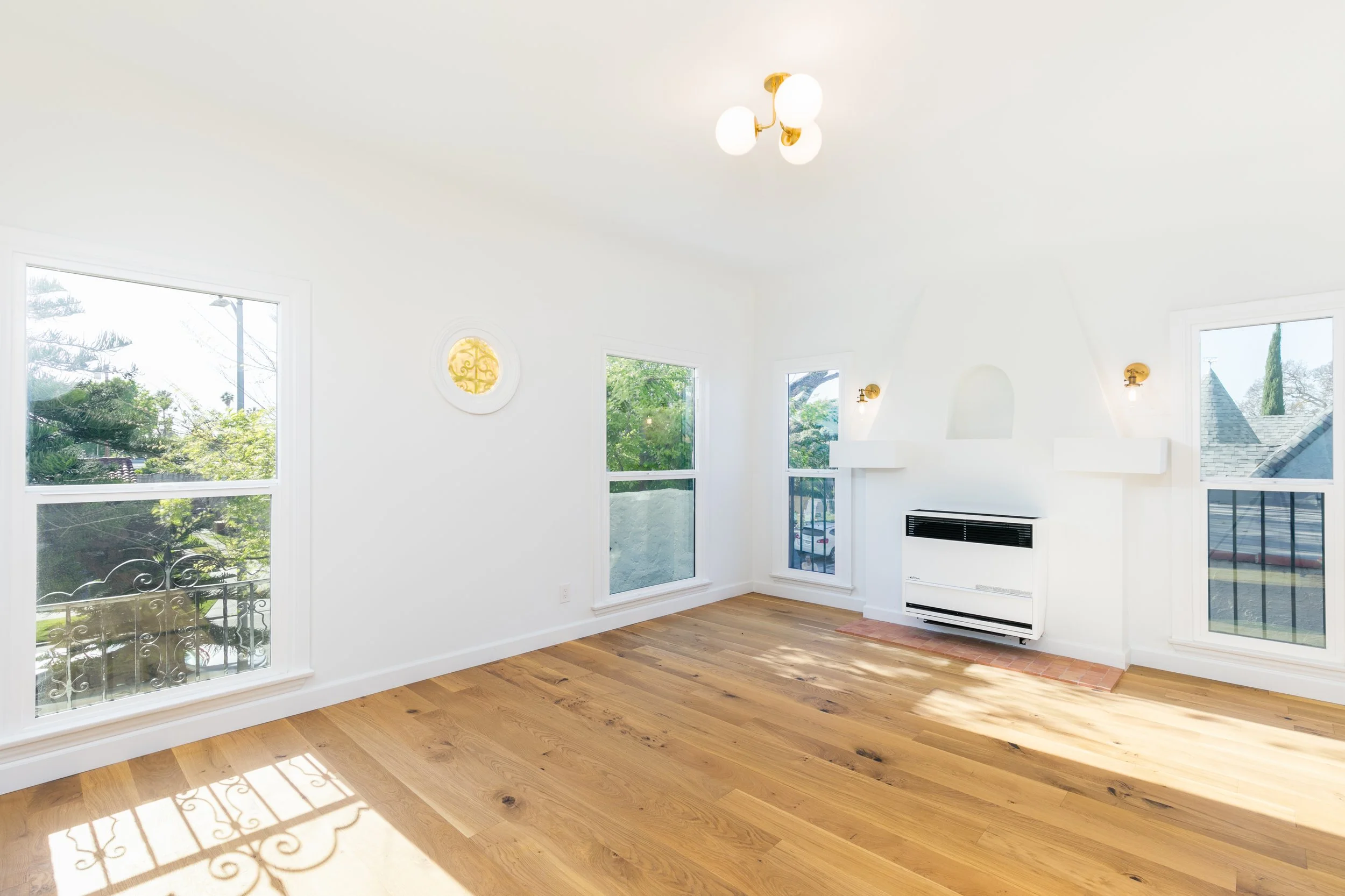 2 - Interior 2822 1_2 Wellington.jpg