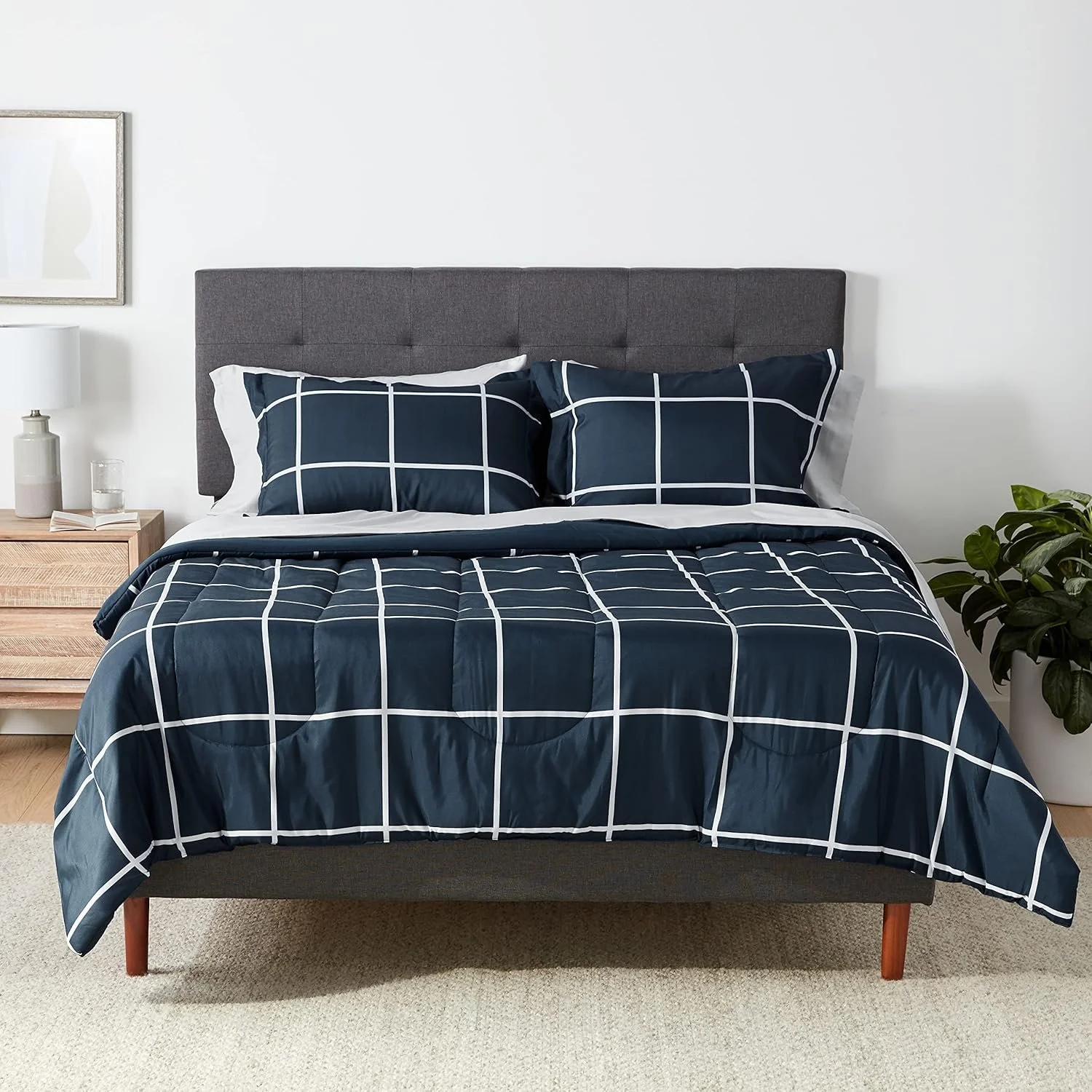Product Description
This full/queen bed comforter set is ideal for any bedroom, including college dorms, providing both functionality and aesthetics. The set includes a 5-piece full/queen size bedding set, featuring a blue full/queen comforter set wi