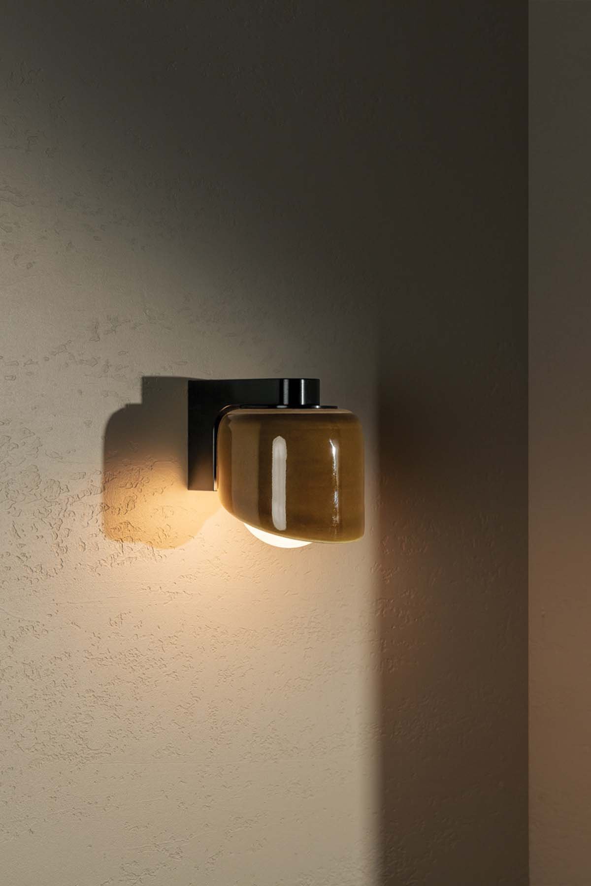 terra-05-wall-lightmarz-designschartreusebrushed-black-616984.jpg