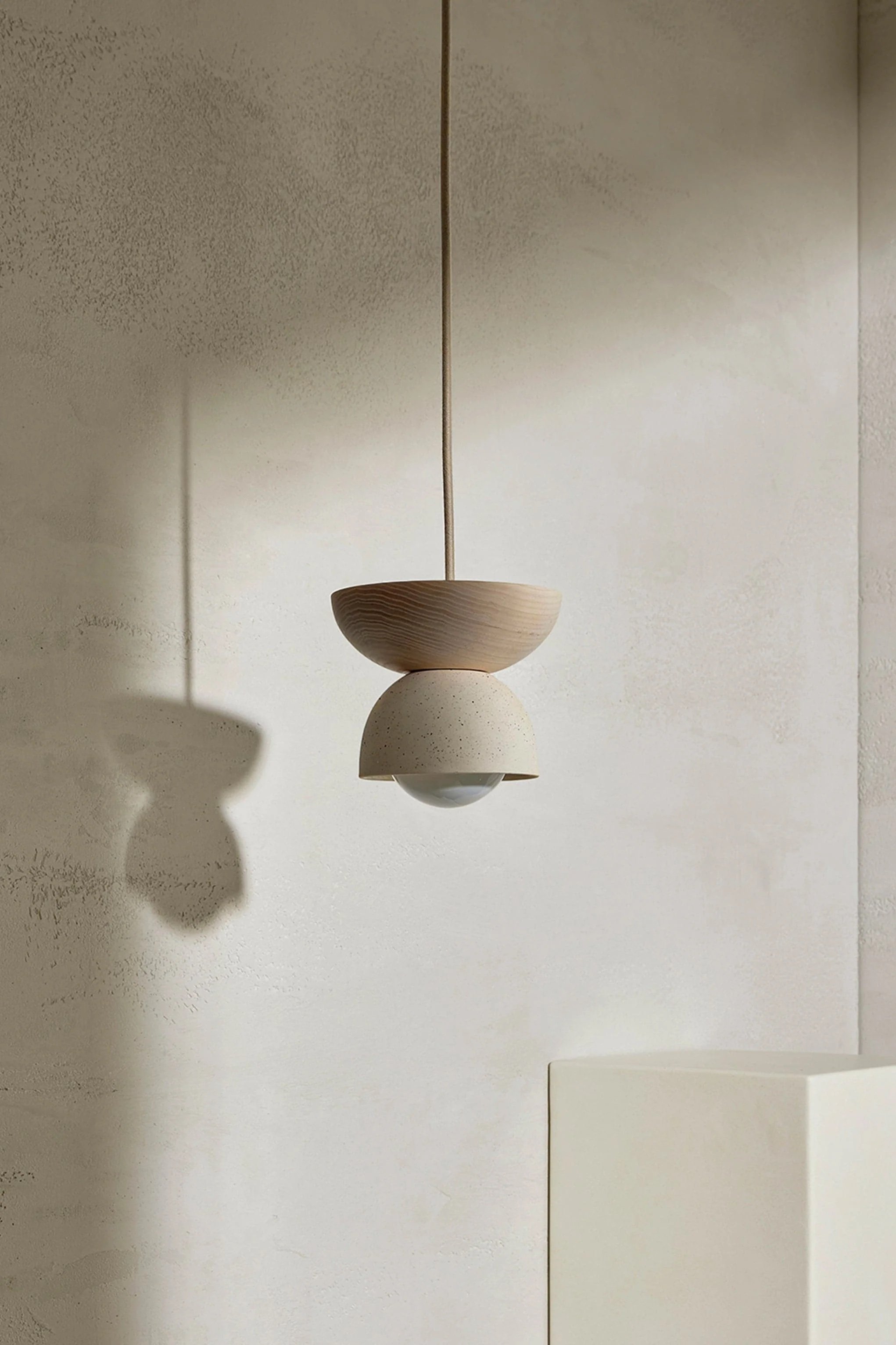 MarzDesigns_Terra00Pendant_VanillaBean_BleachedAsh_Opal_FabricFlex_Fronton_off.jpg