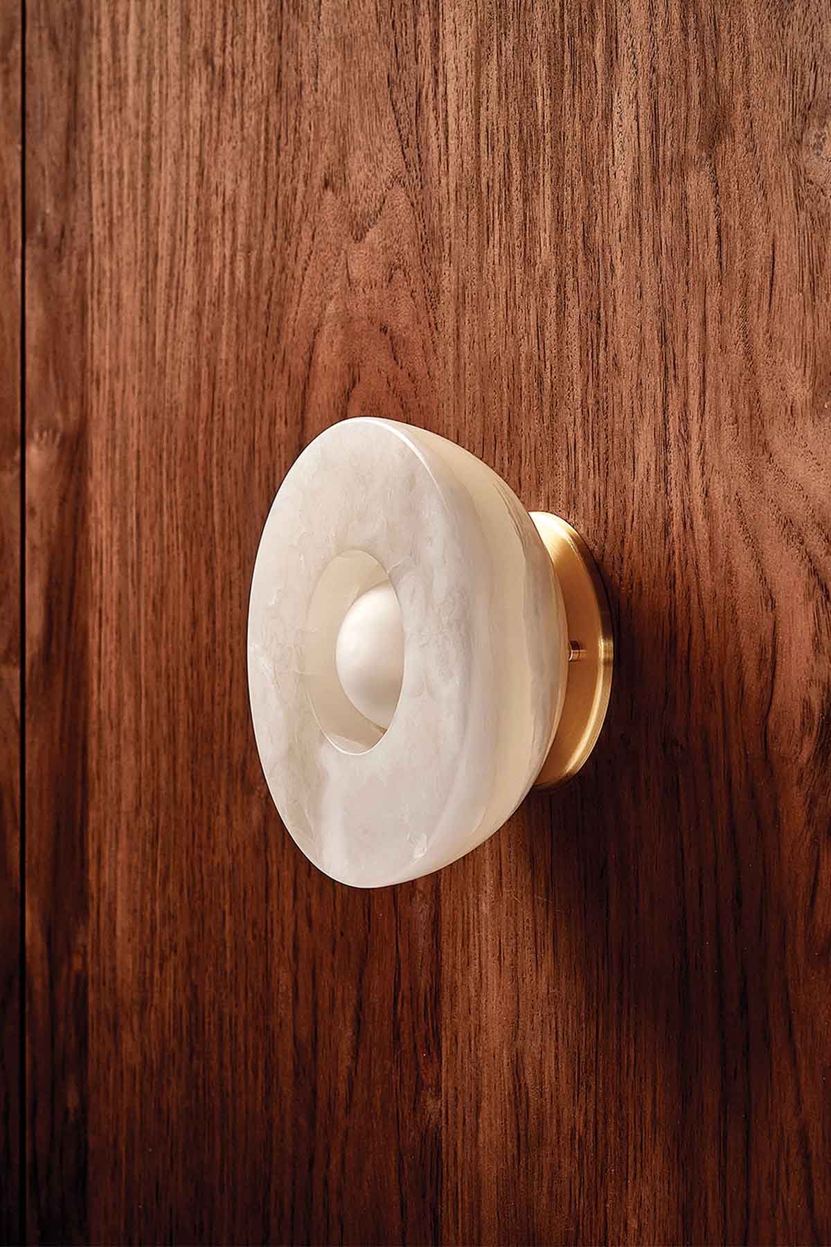 aurelia-surface-sconcemarz-designswhitebrass-866437.jpg