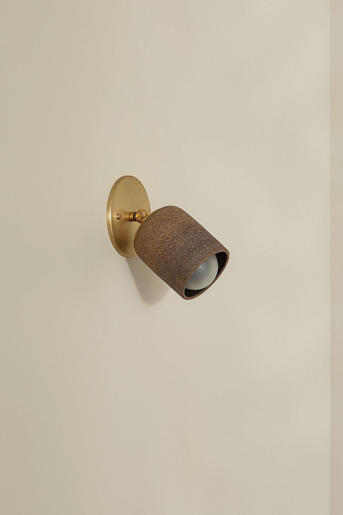 terra-1-short-articulating-surface-sconcemarz-designsclaybrass-208475.jpg