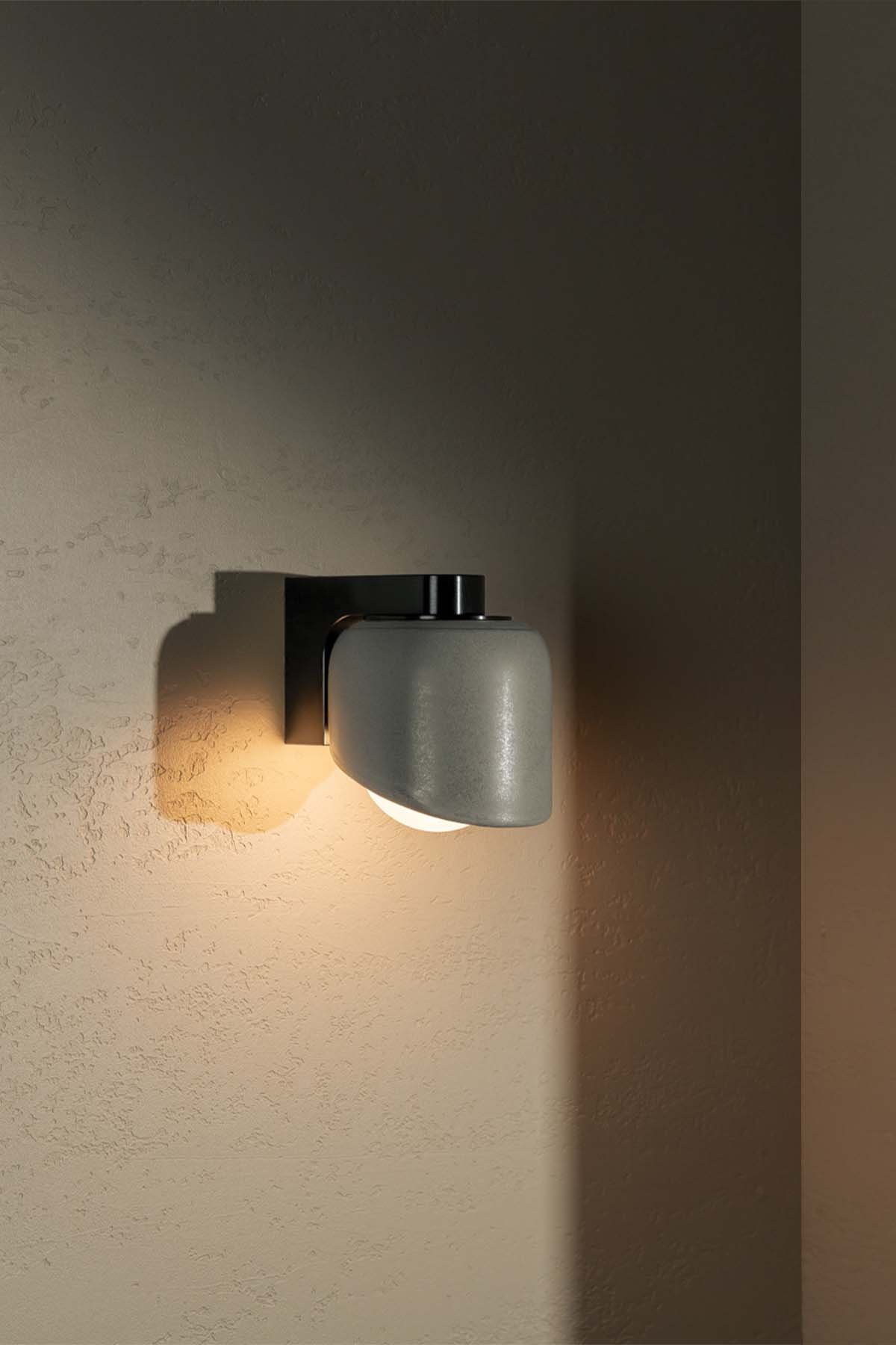 terra-05-wall-lightmarz-designsfogbrushed-black-192475.jpg