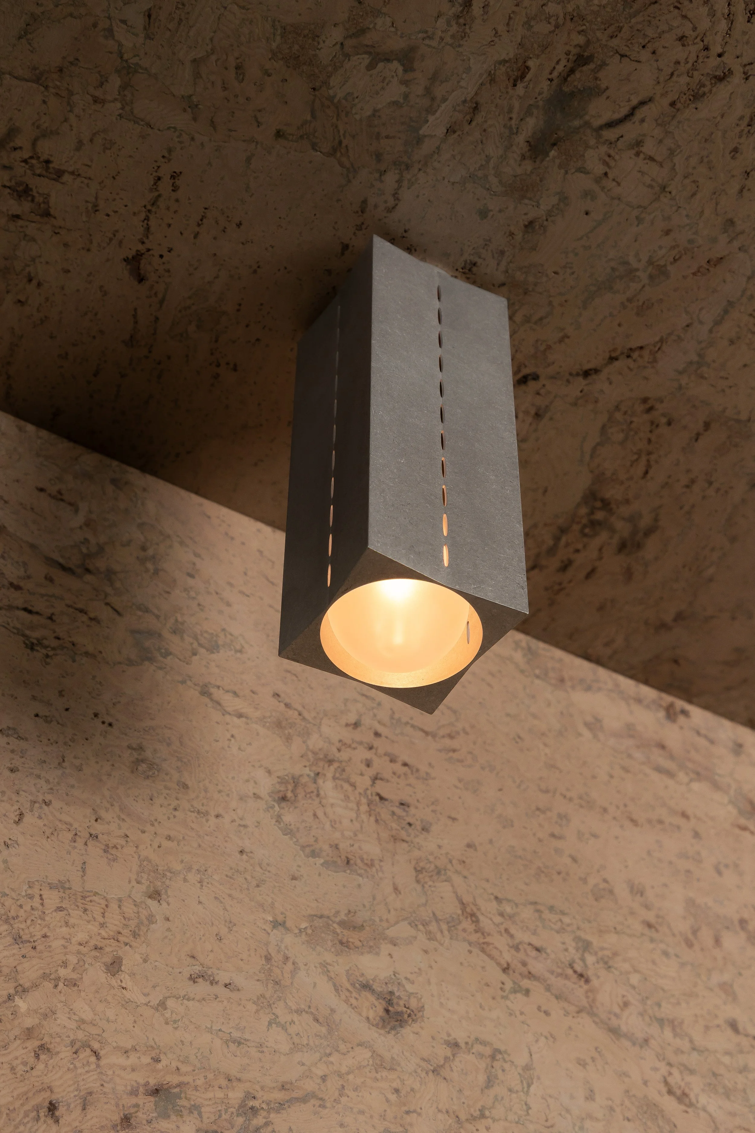 Polaris_Ceiling_Large_Aluminium__Detail_01.jpg