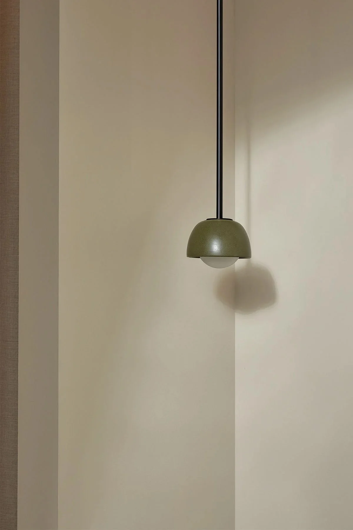 terra-0-pendant-light-solid-rodmarz-designsolivewhite-satin-785004.jpg