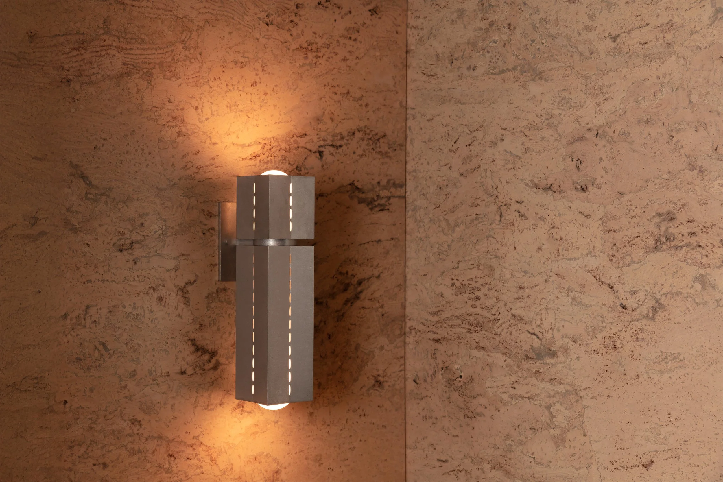 Polaris_Wall_Aluminium_Med_On_Landscape.jpg