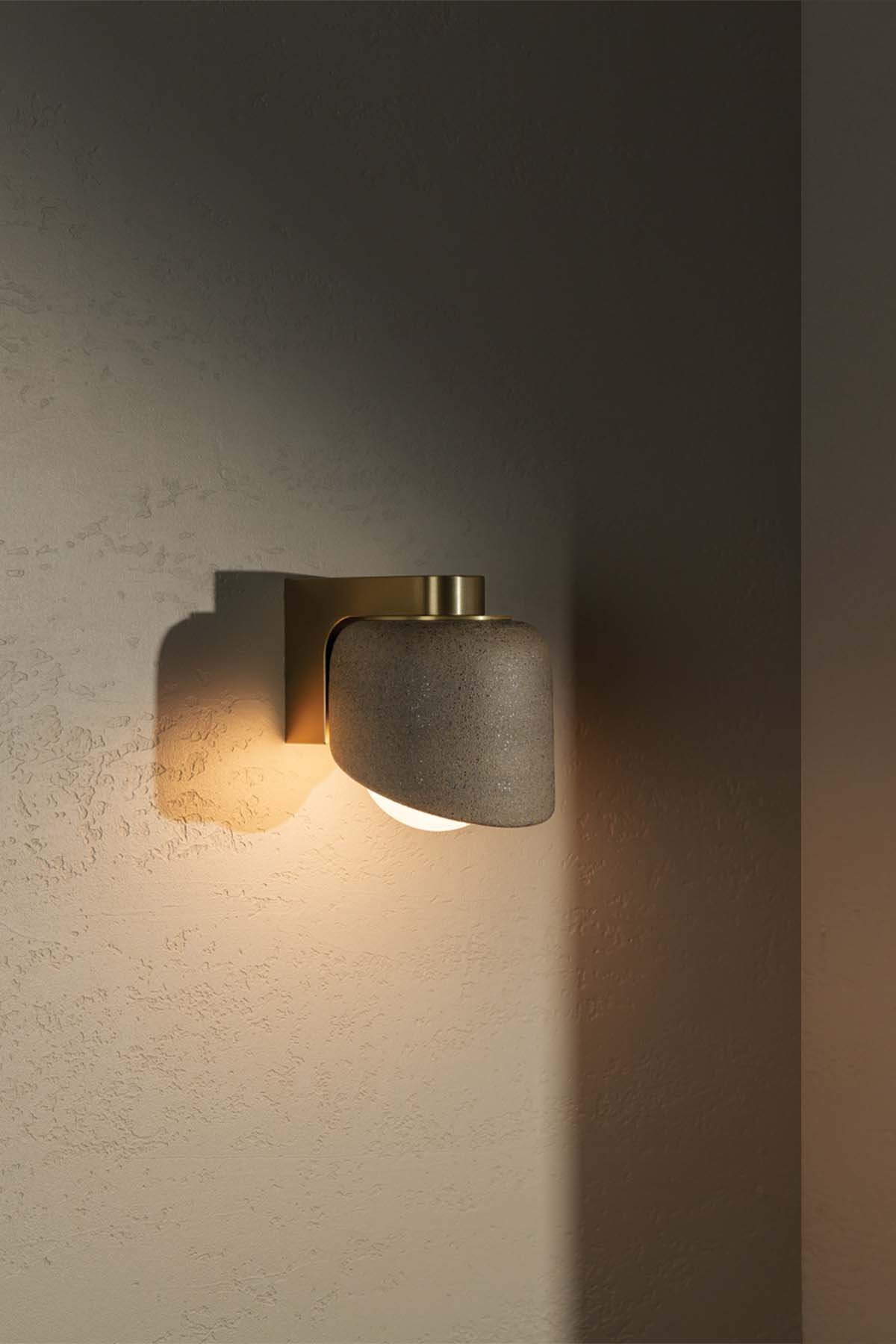 terra-05-wall-lightmarz-designsclaybrass-834845.jpg
