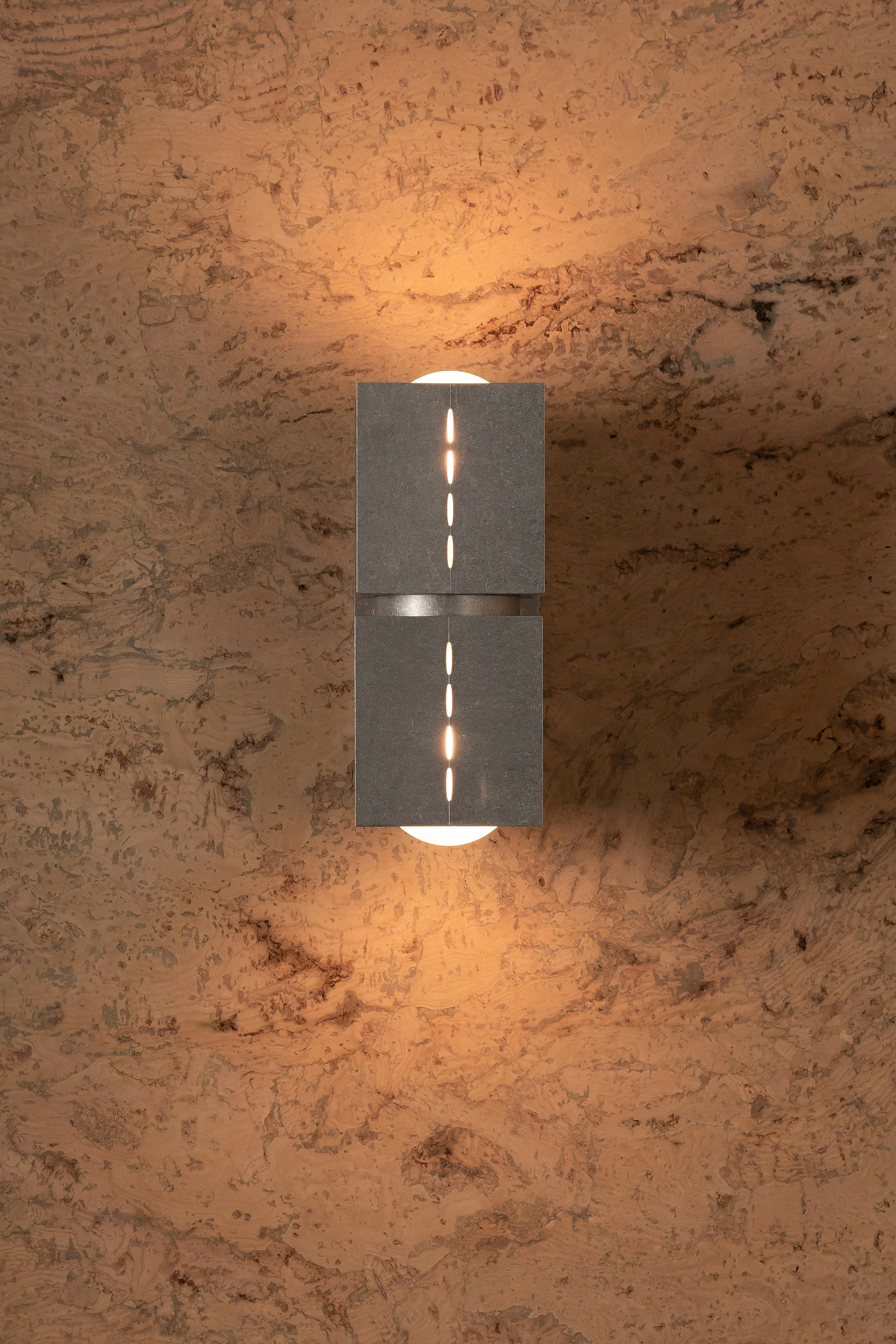 Polaris_Wall_Aluminium_Small_On_Front.jpg