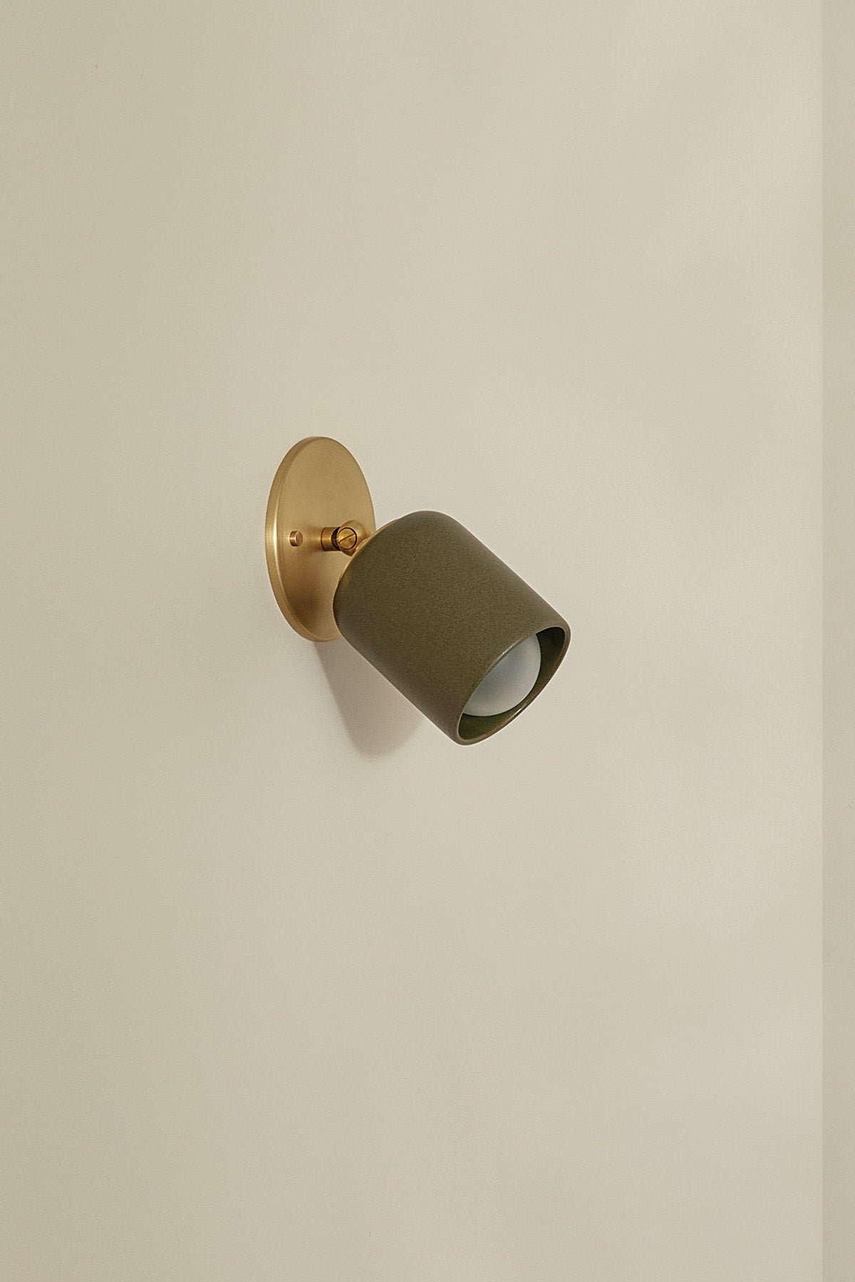 terra-1-short-articulating-surface-sconcemarz-designsolivebrass-686908.jpg