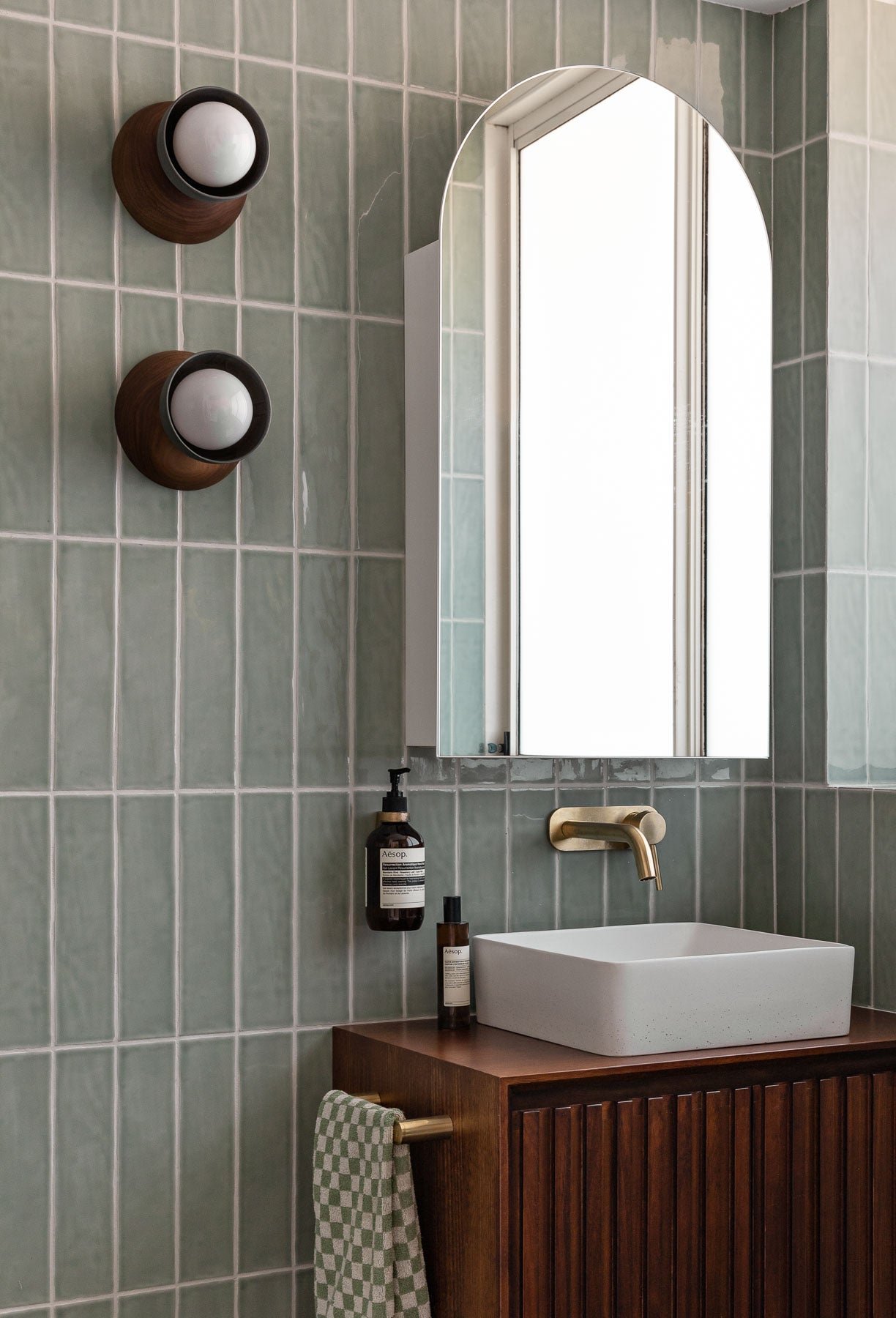 5f16ab409246--Curl-Curl-House-Designed-by-Folk-Studio-Photographed-by-The-Palm-Co-Designs-04-82777f.jpg