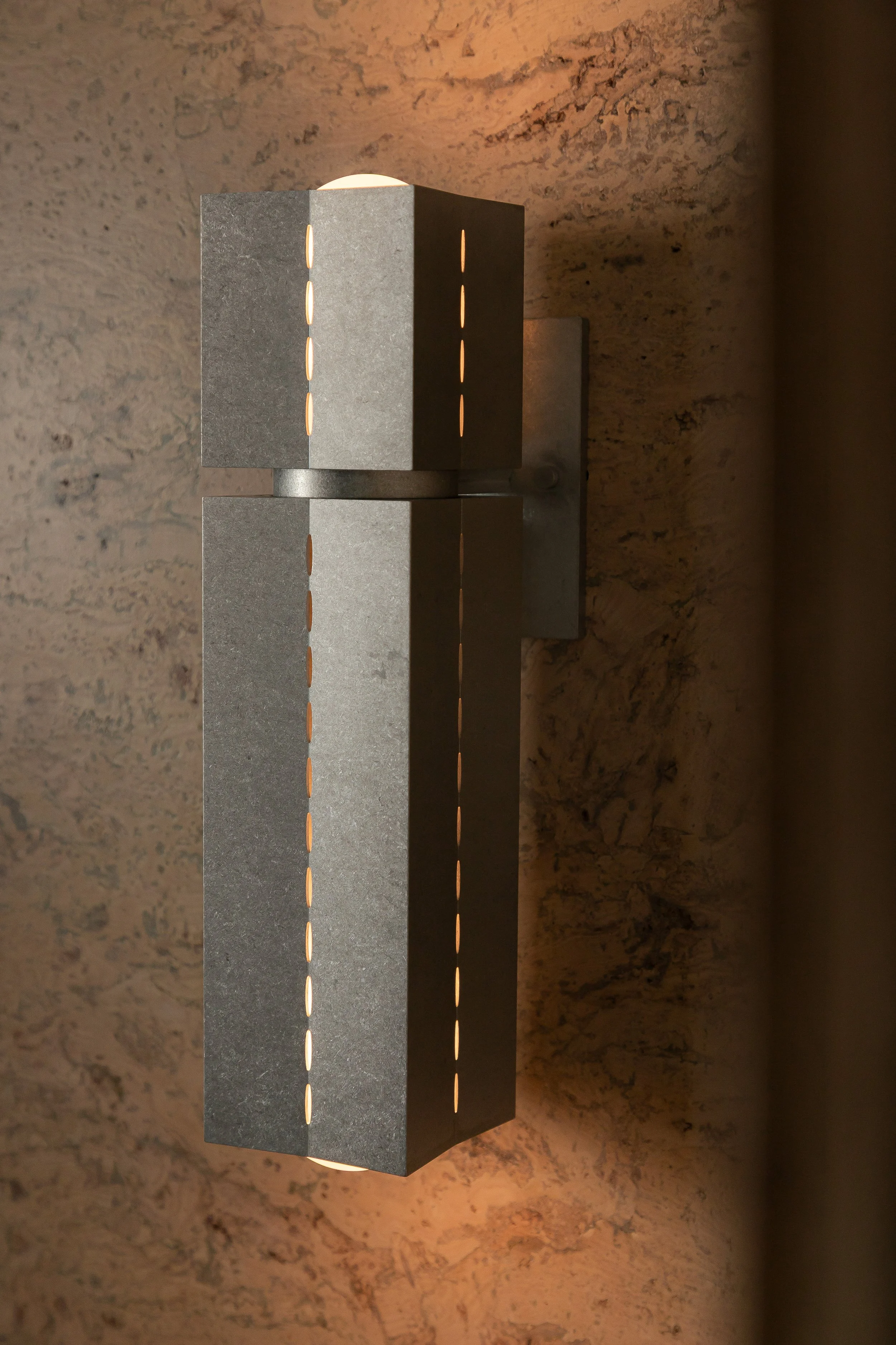 Polaris_Wall_Medium_Aluminium_Detail_08.jpg