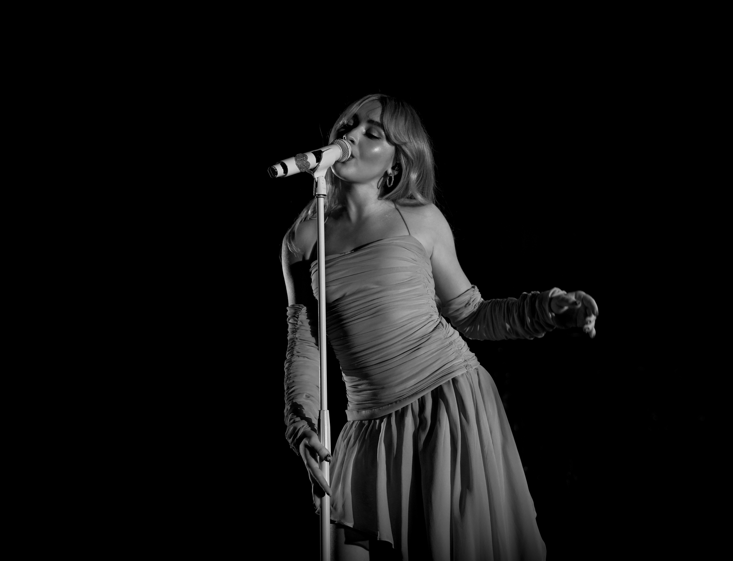 Sabrina Carpenter BW 2.png