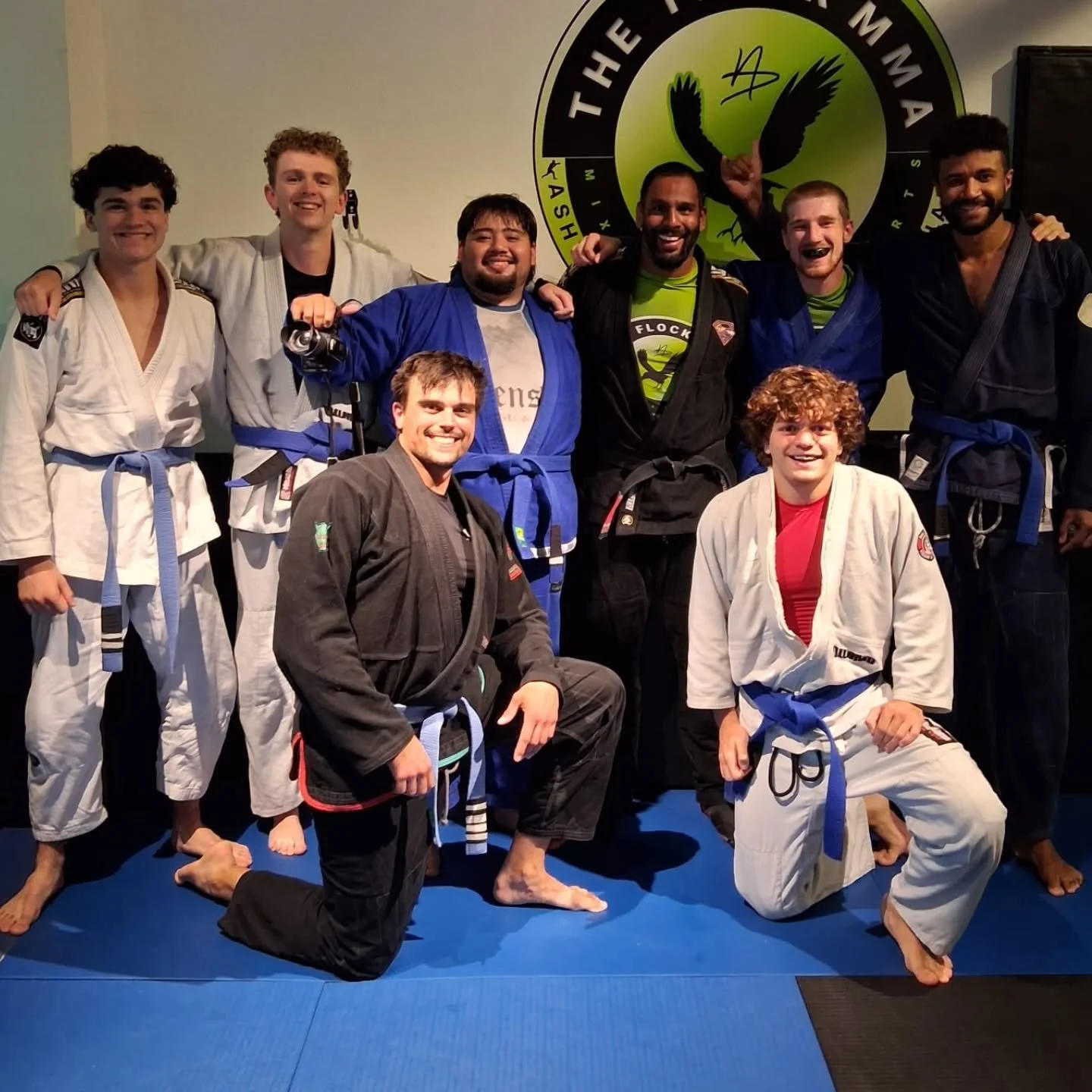 Just a bunch of blue belts taking a photo 📸 
#leasidemartialarts #leasidebjj #bluebelt
