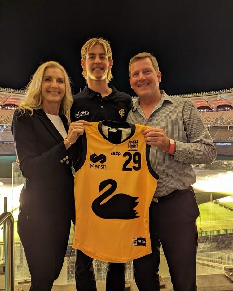 Congrats to @_aidenriddle for receiving his WA State 18s jumper last night!