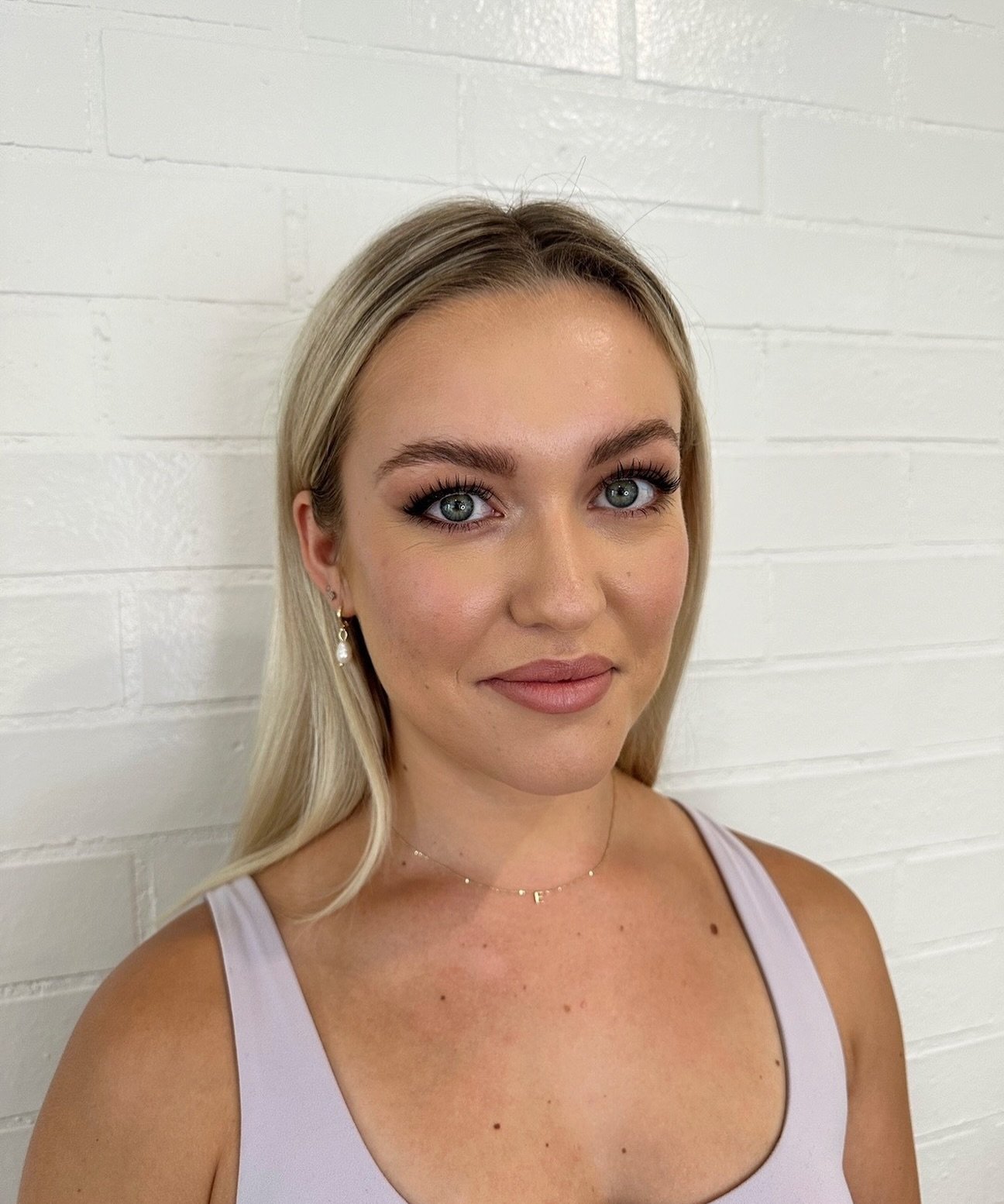 Bronzed + Blushed 🥀 

Beauty - @emmatremain 

Do you have a special occasion coming up? Makeup bookings are available via the booking link in our bio x 

#makeup #mua #makeupartist #makeuplook #beauty #blush #naturalmakeup #glam #mudgeemakeupartist 