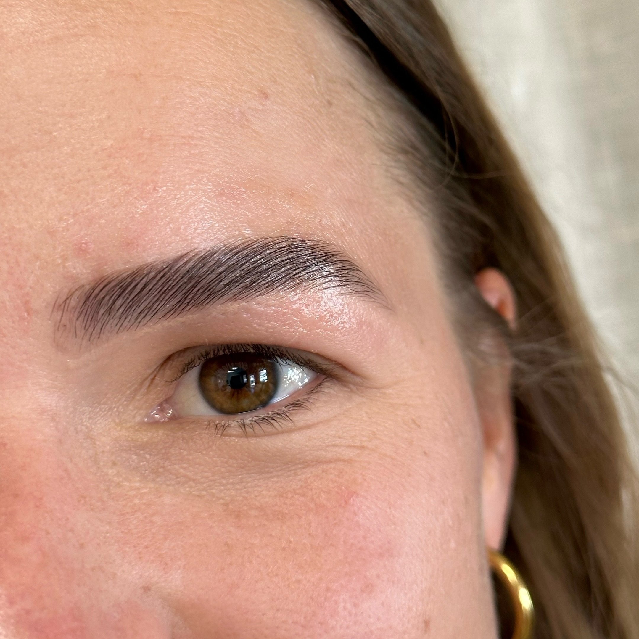 Brow lamination with tint, by our beautiful artist Casey 🫶🏼 

Book your next appointment with Casey online using the link in our bio. 

#thenaturalstudio