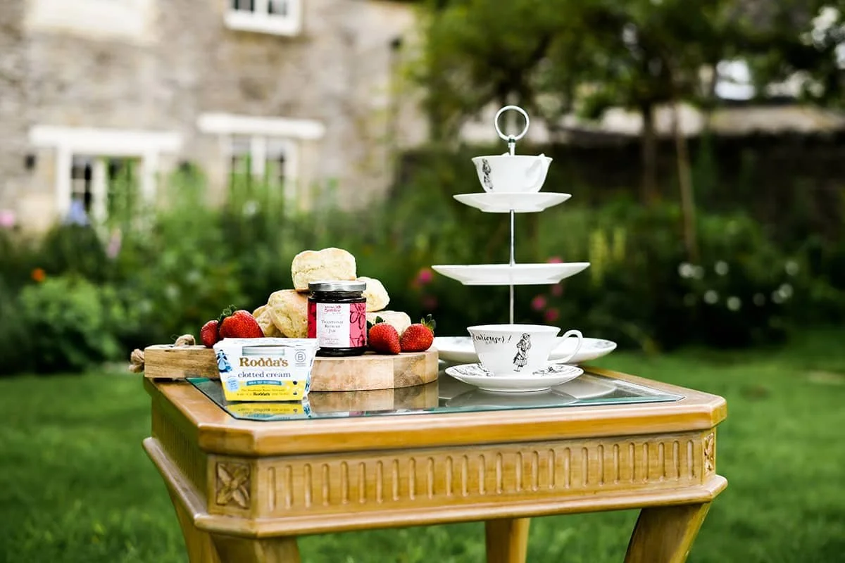Hampers &amp; Hidden Corners: Discovering the Cotswold Life Through Simple Luxuries